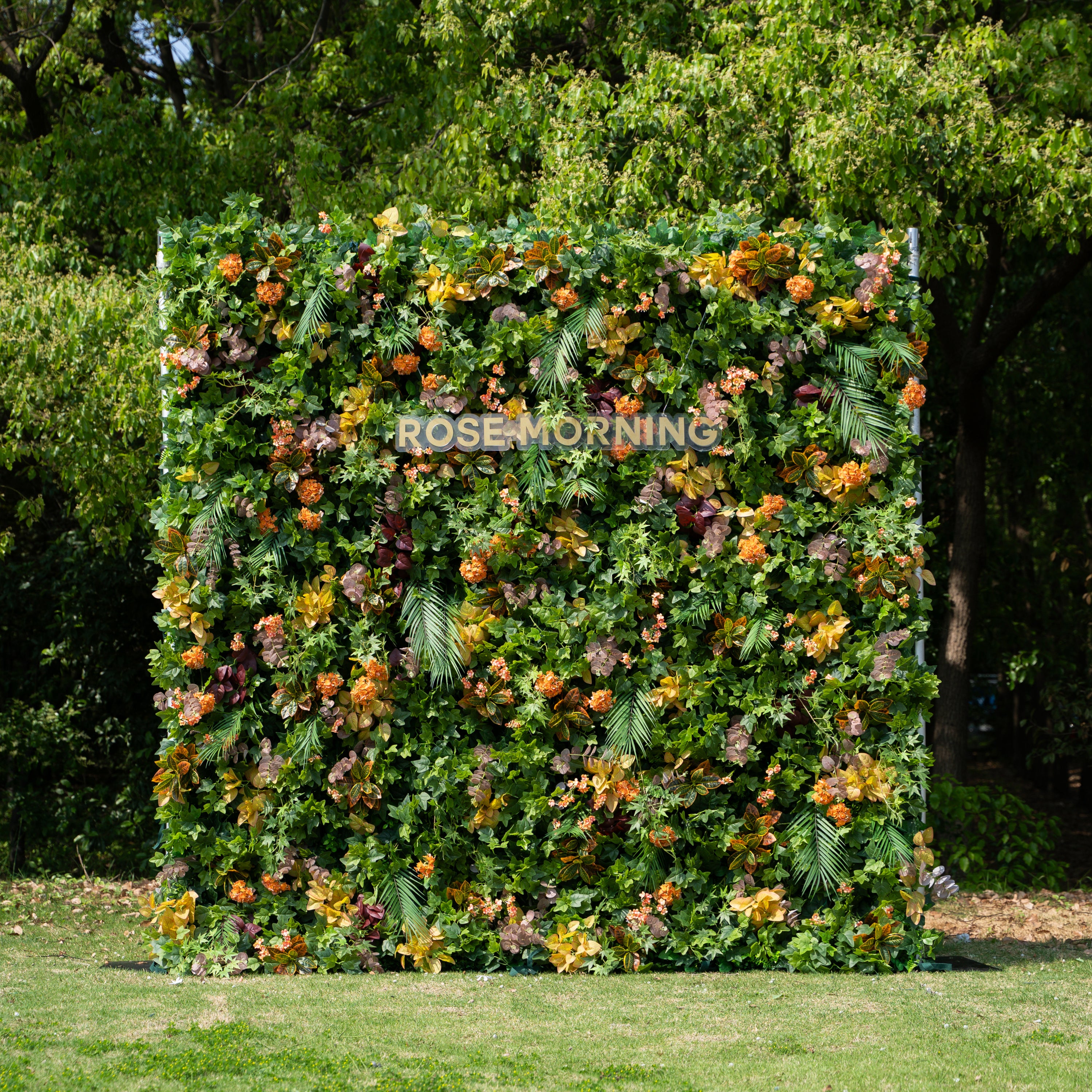 Berenice：4D Fabric Artificial rolling up curtain flower wall