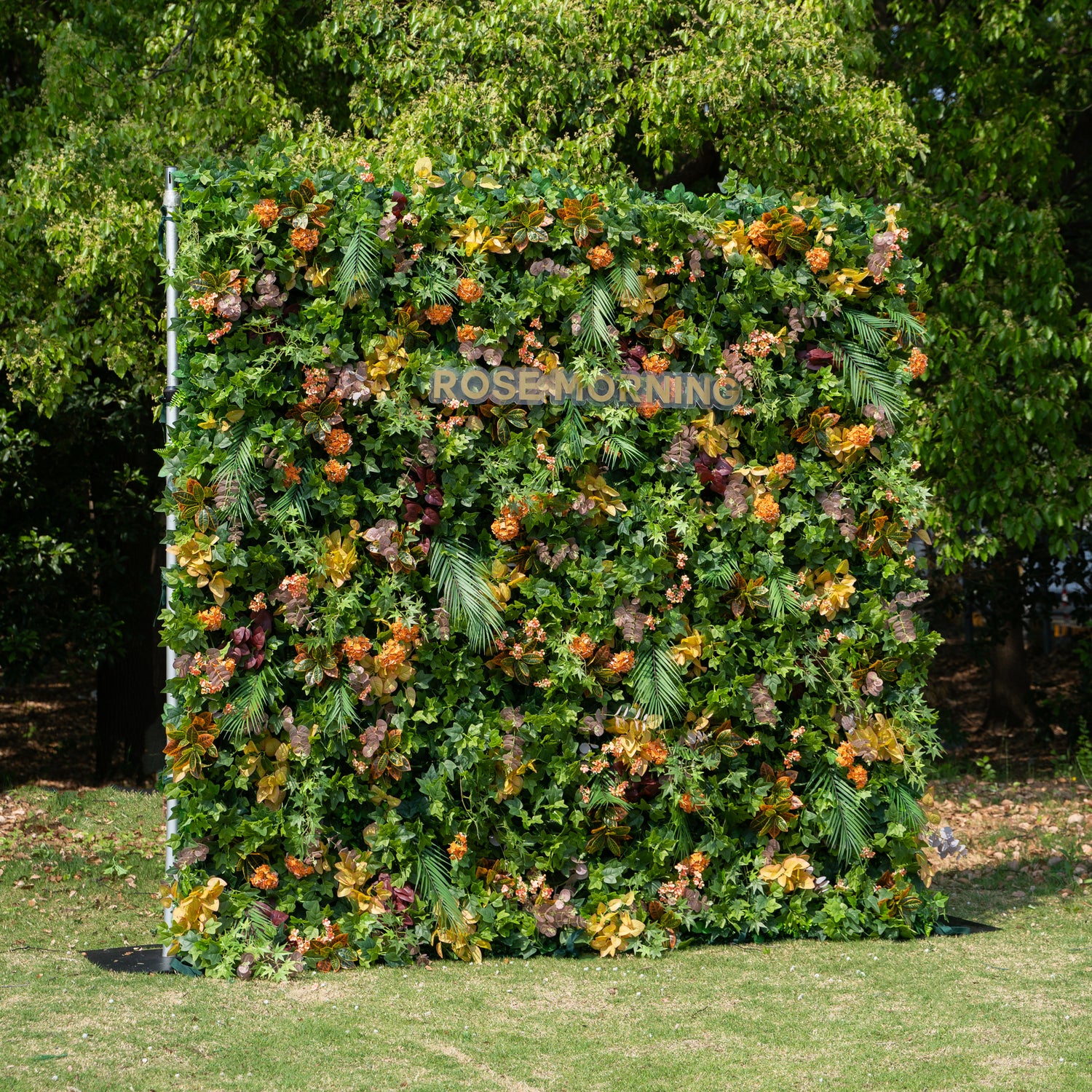 Berenice：4D Fabric Artificial rolling up curtain flower wall