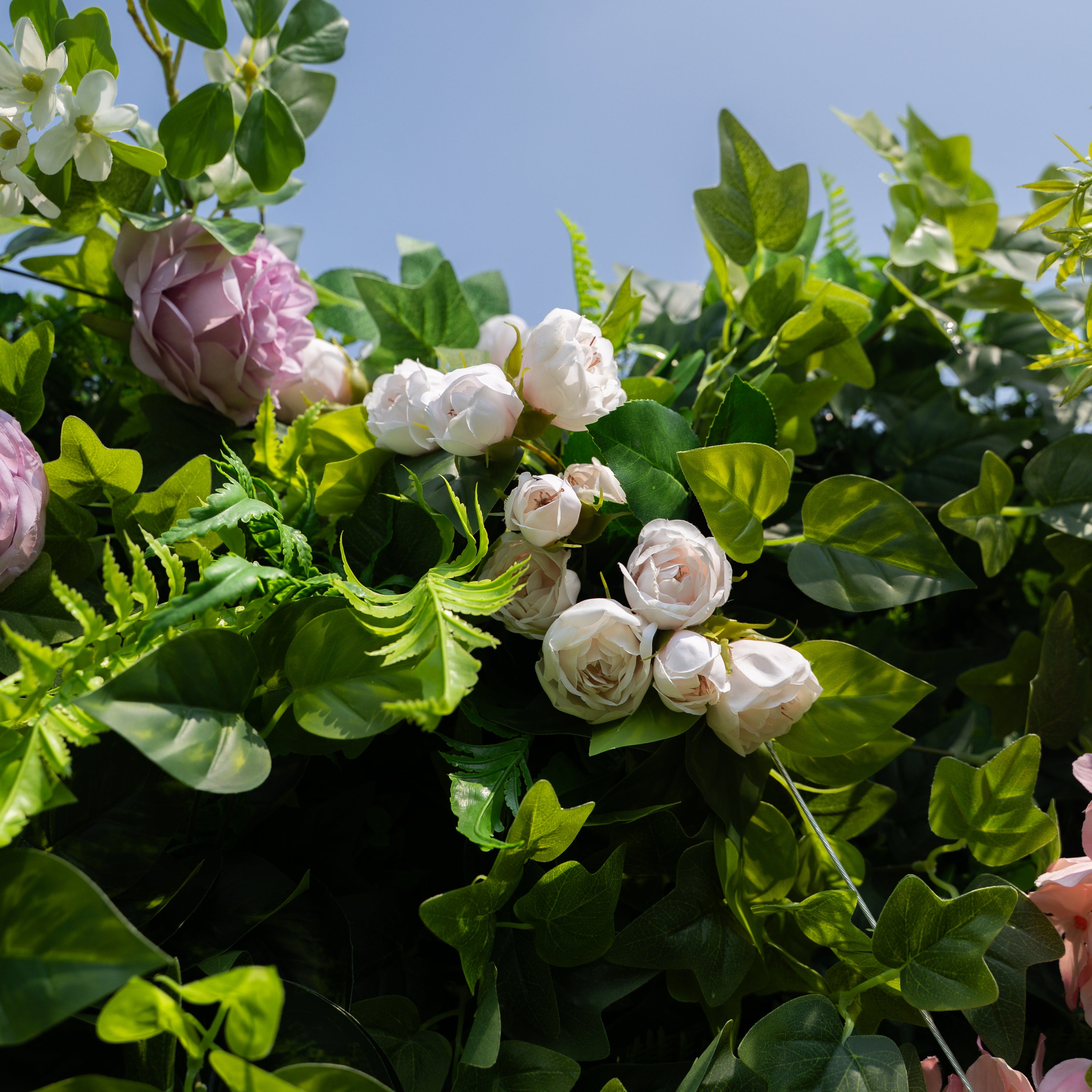 Brett：5D Fabric Artificial rolling up curtain flower wall