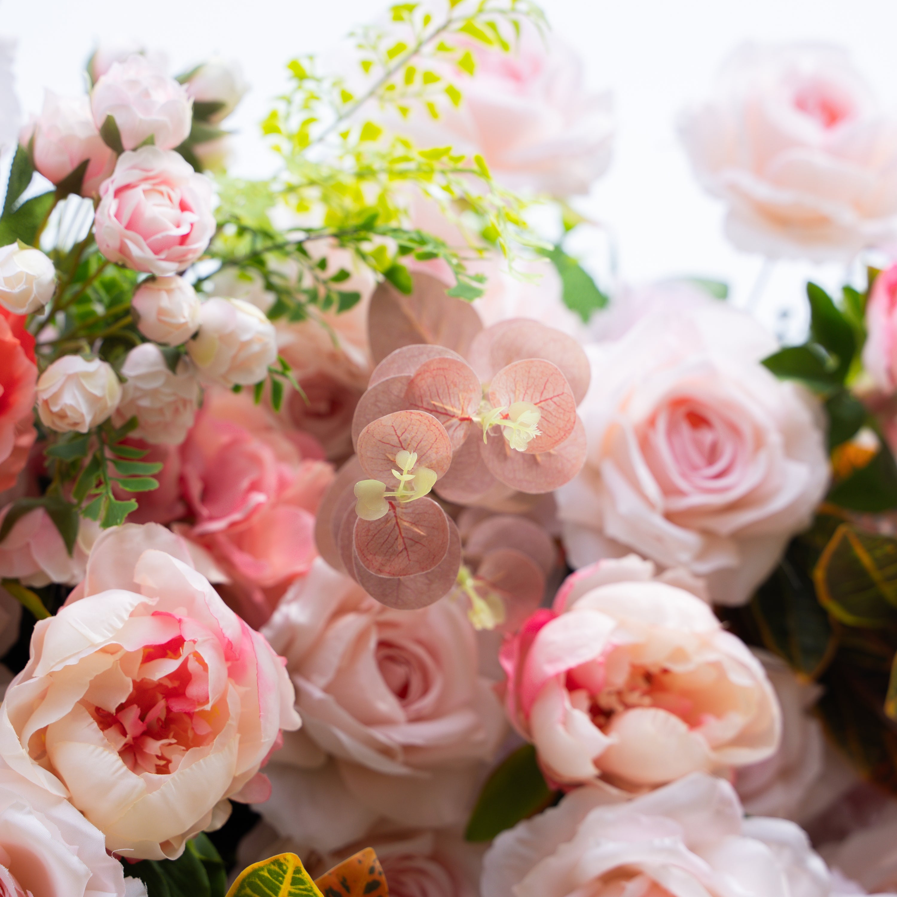 Daniela ：5D Fabric Artificial rolling up curtain flower wall