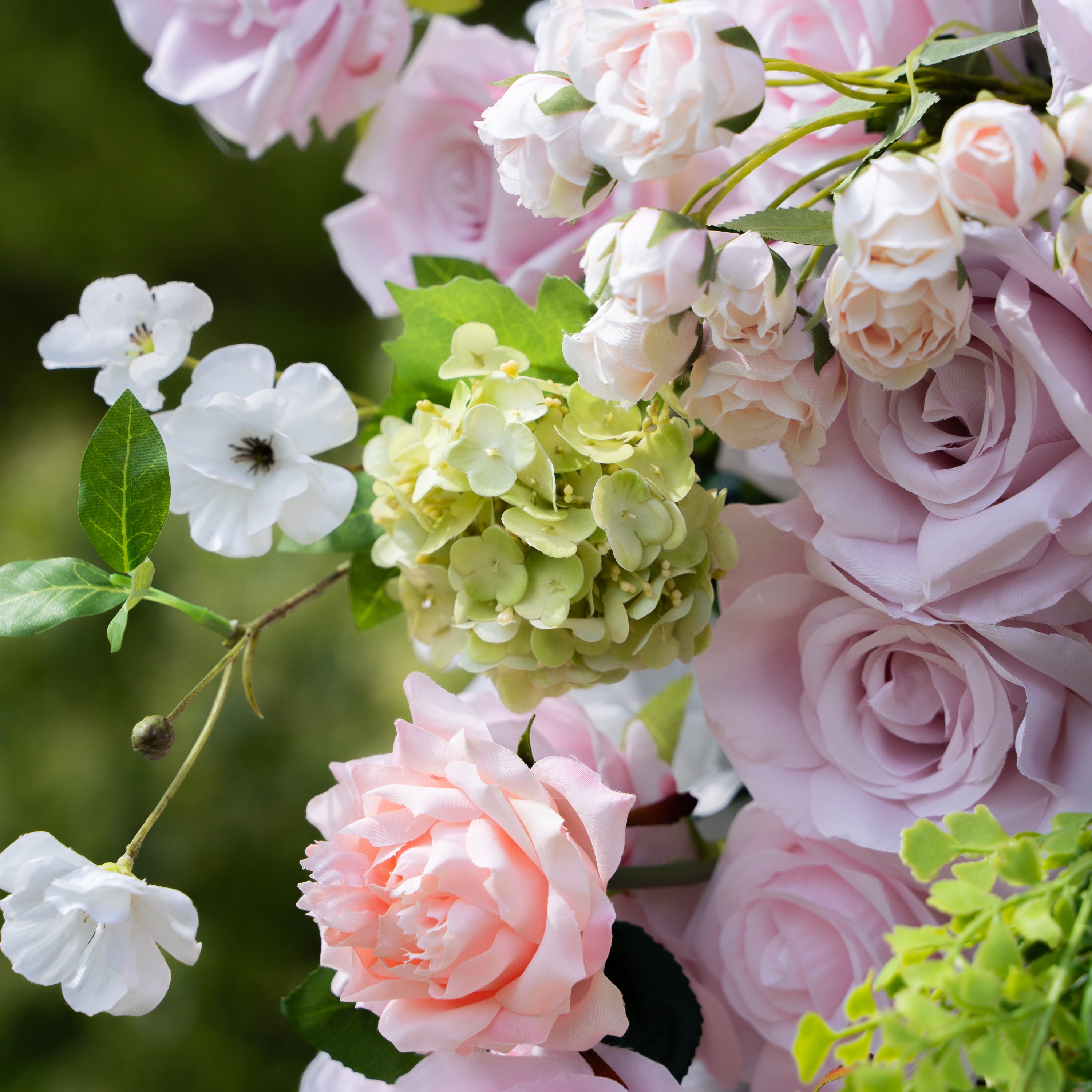 Debra：5D Fabric Artificial rolling up curtain flower wall