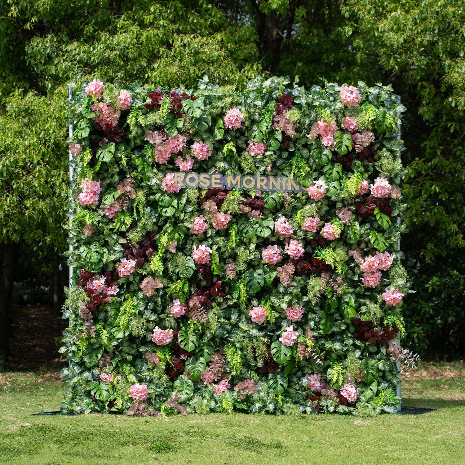 Giuliana：4D Fabric Artificial rolling up curtain flower wall