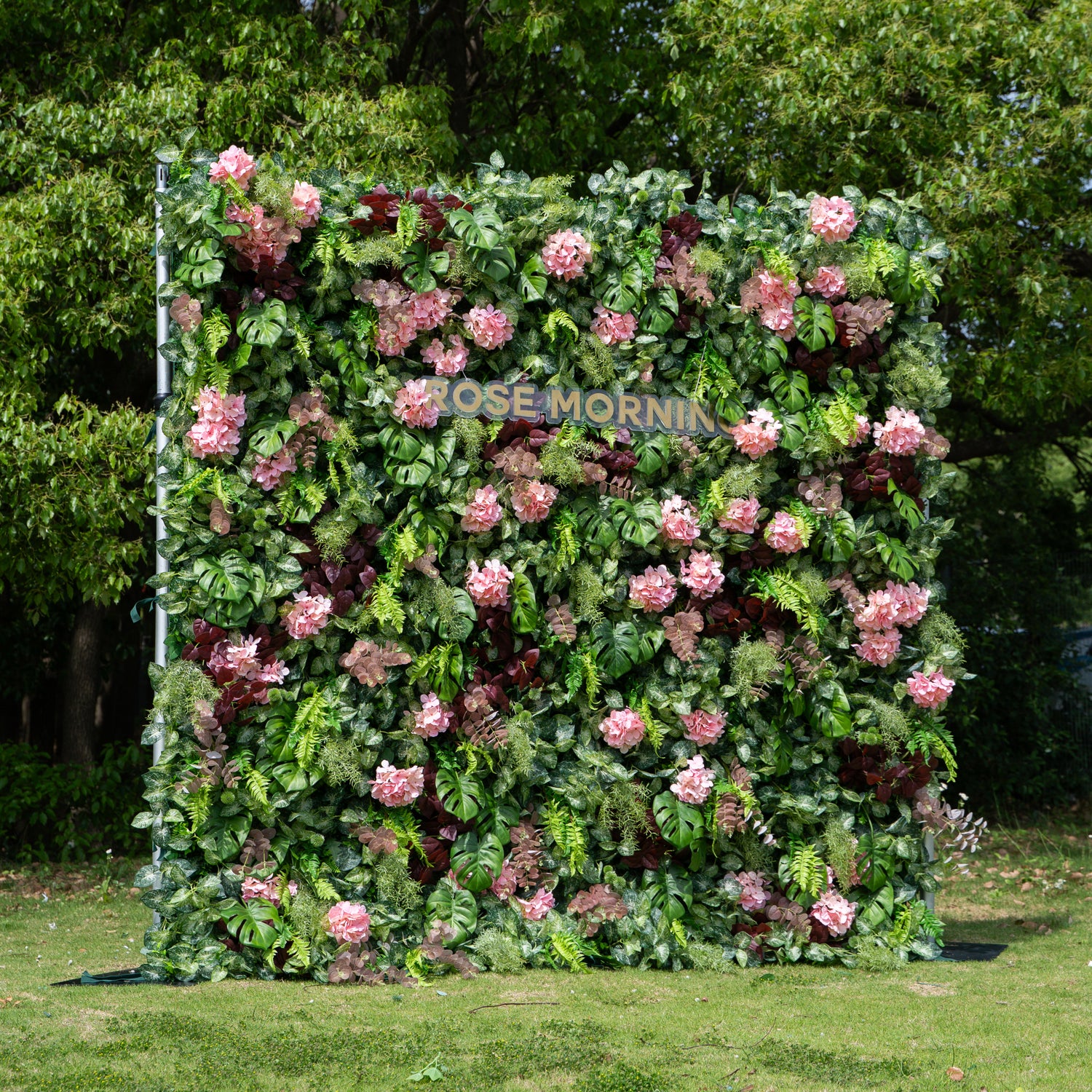 Giuliana：4D Fabric Artificial rolling up curtain flower wall