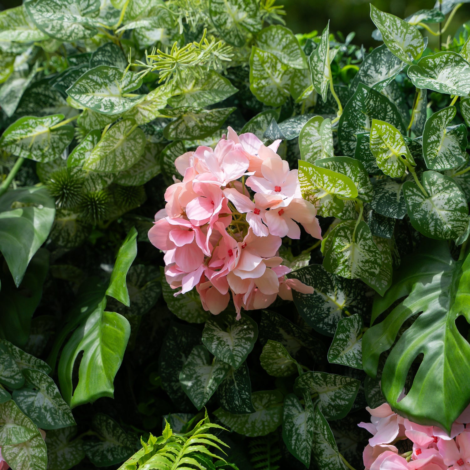 Giuliana：4D Fabric Artificial rolling up curtain flower wall