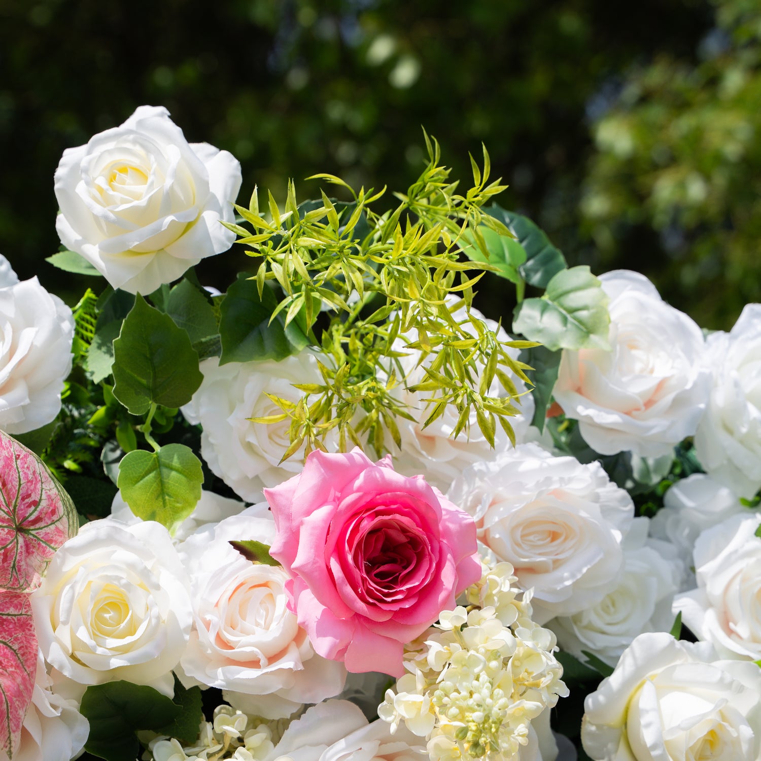 Juana：5D Fabric Artificial rolling up curtain flower wall