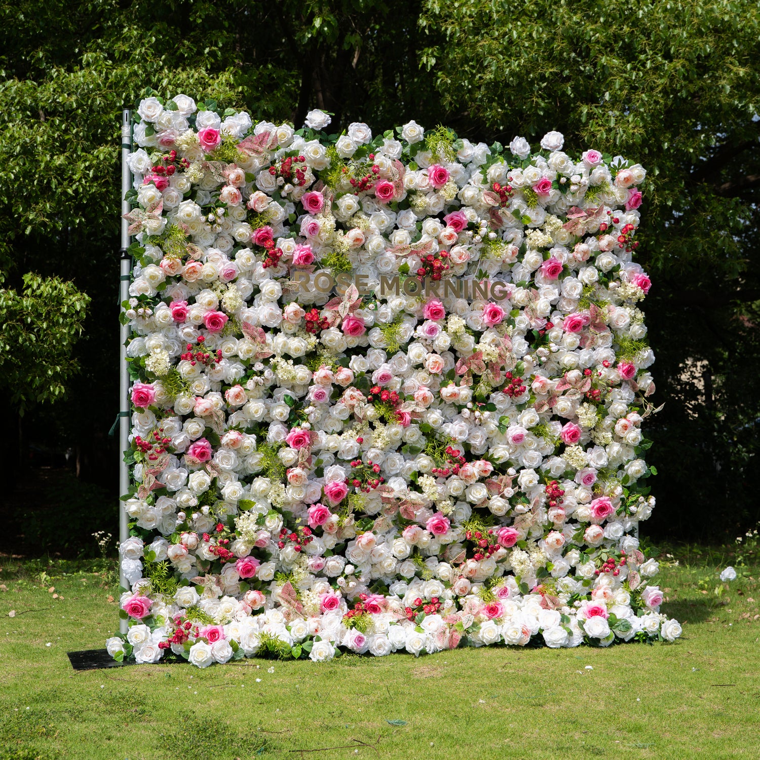 Juana：5D Fabric Artificial rolling up curtain flower wall