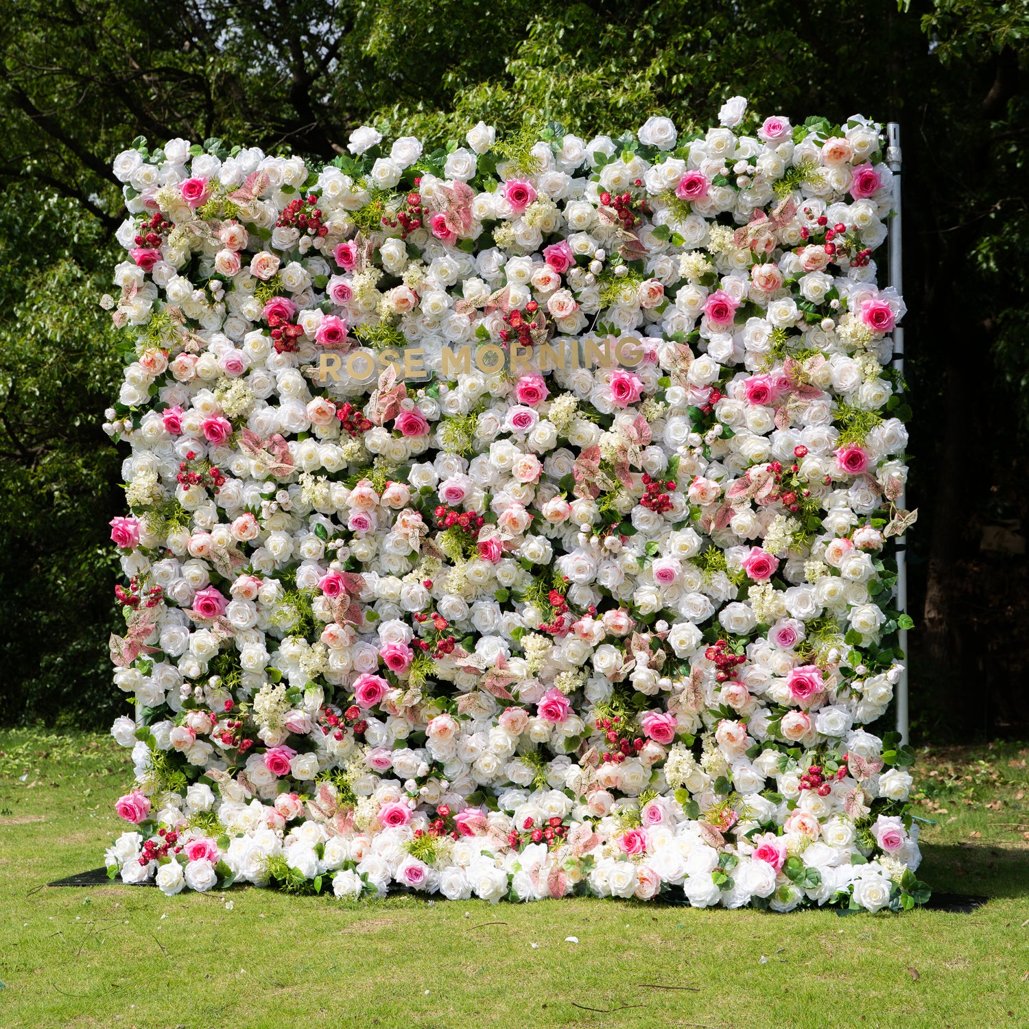 Juana：5D Fabric Artificial rolling up curtain flower wall