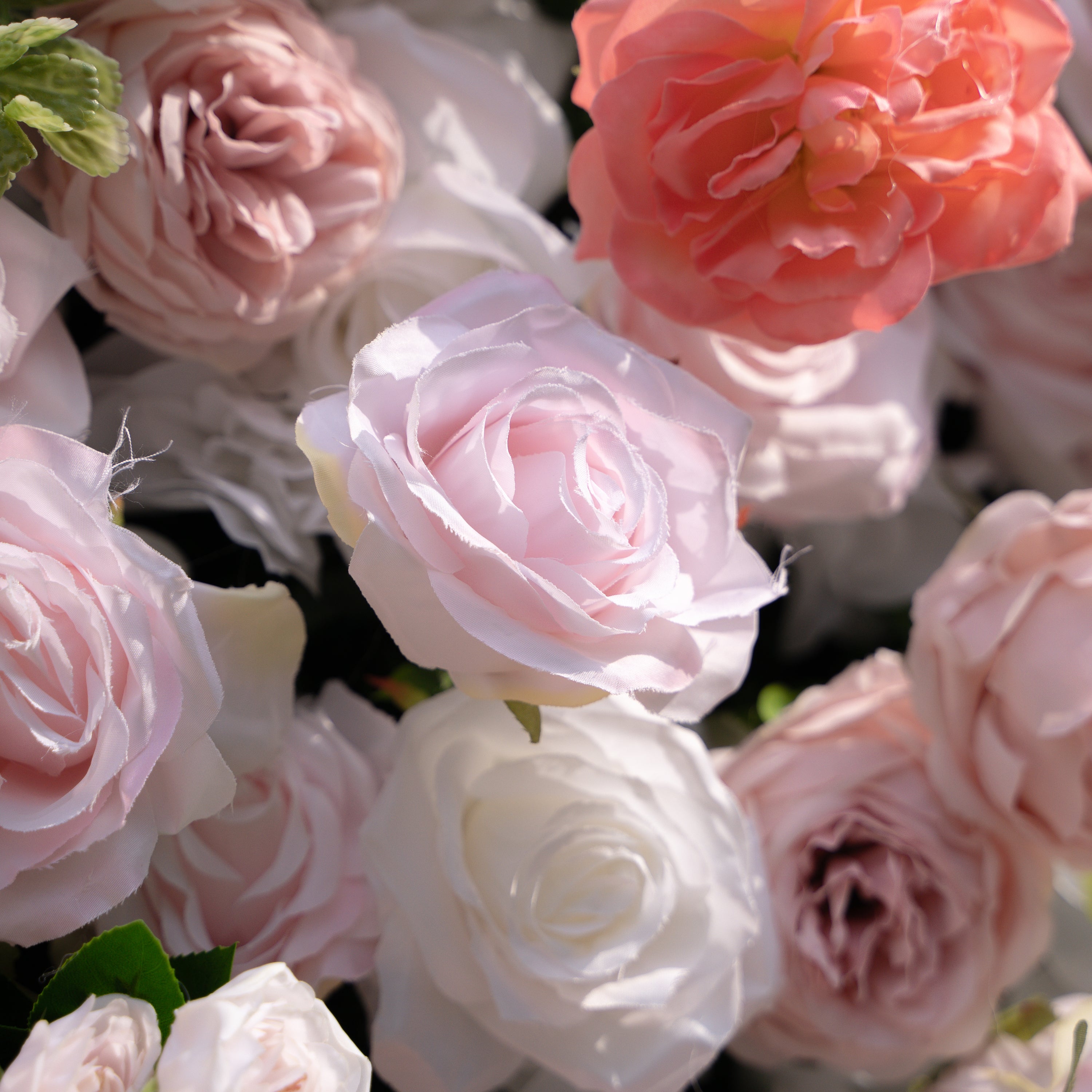 Kaisley：5D Fabric Artificial rolling up curtain flower wall