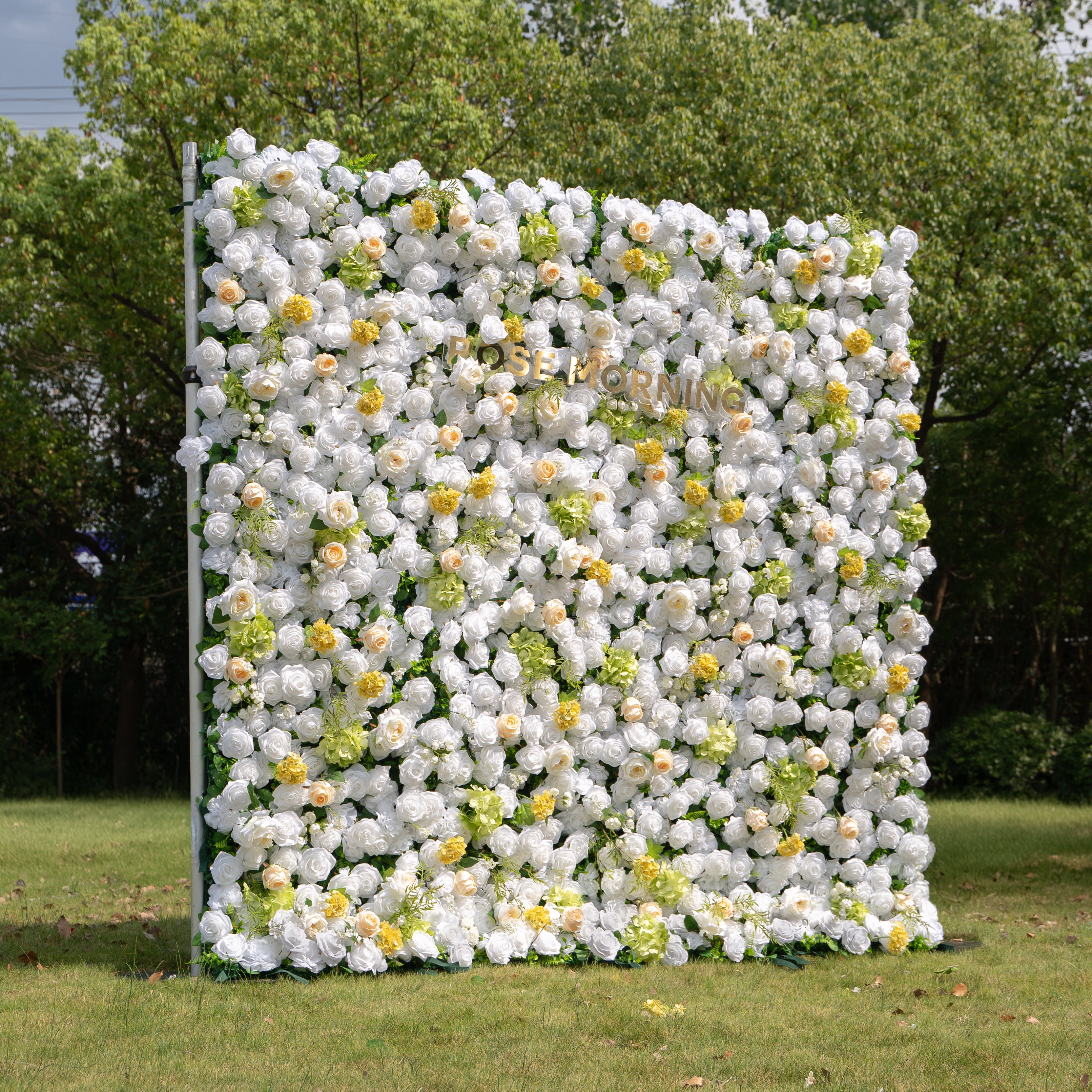 Lesly：3D Fabric Artificial rolling up curtain flower wall