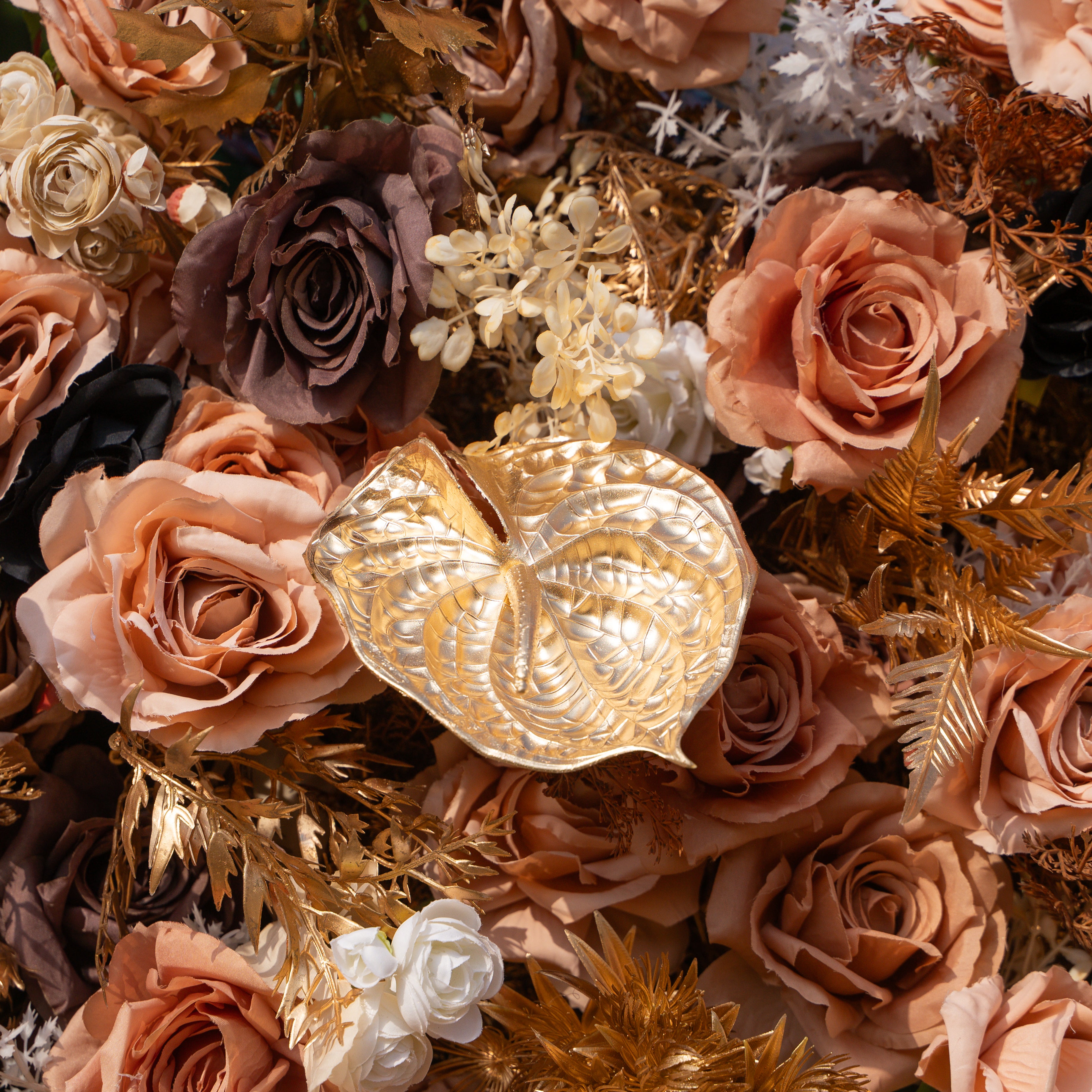 Lucien: 5D Vintage Brown Silk Rose Flower Wall Roll-Up Fabric Backdrop with Gold Accents for Autumn Weddings &amp; Events