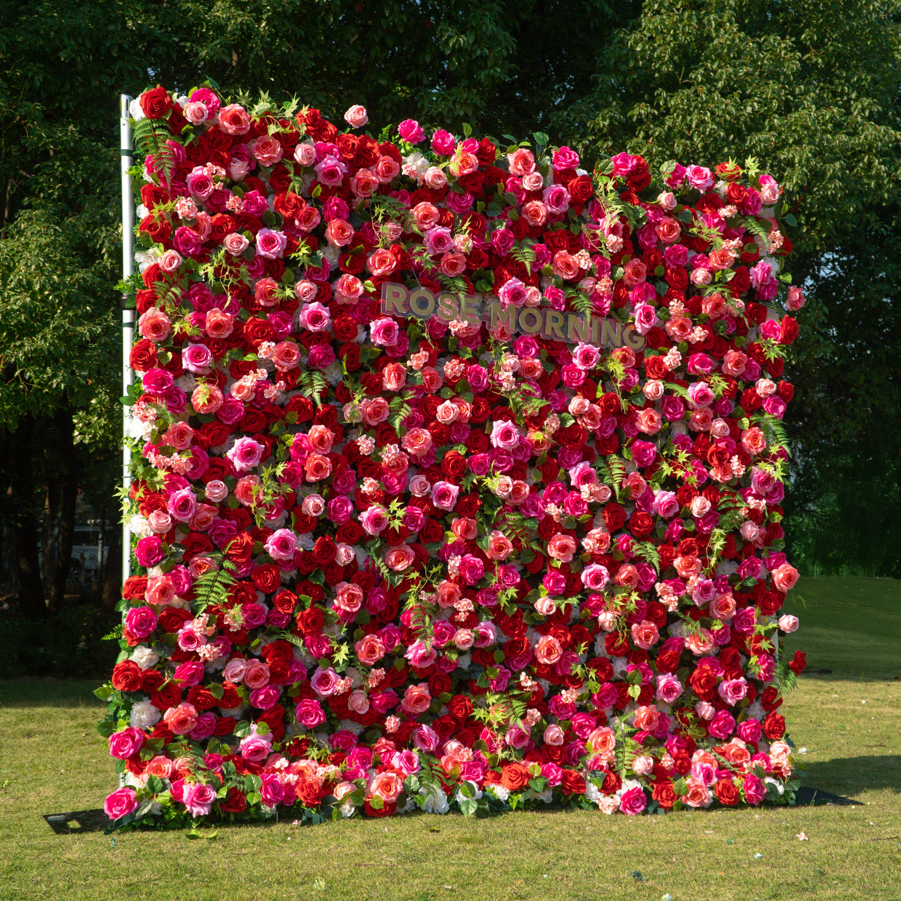 Margarita：5D Fabric Artificial rolling up curtain flower wall