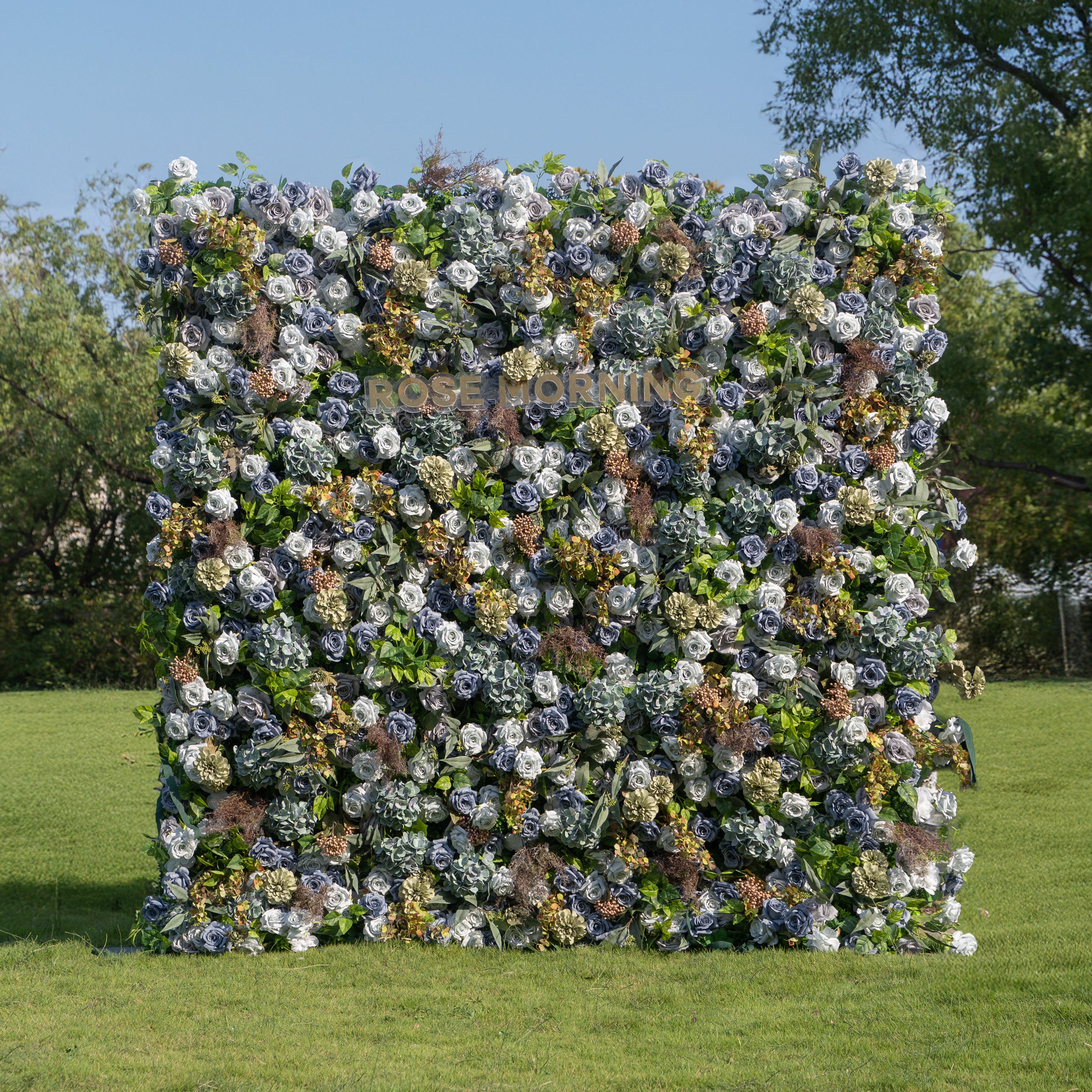 Maturo：5D Fabric Artificial rolling up curtain flower wall