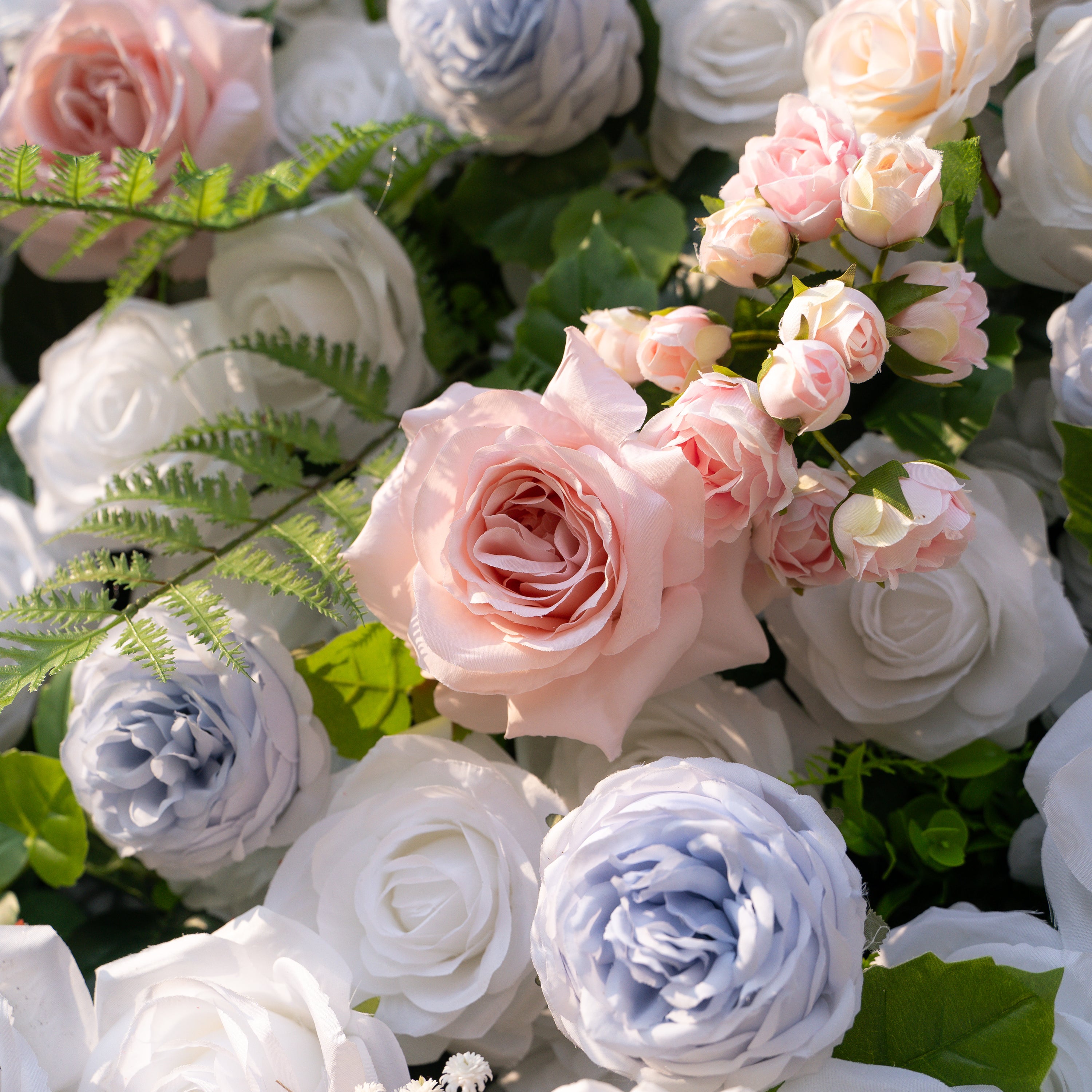 Melinda：5D Fabric Artificial rolling up curtain flower wall