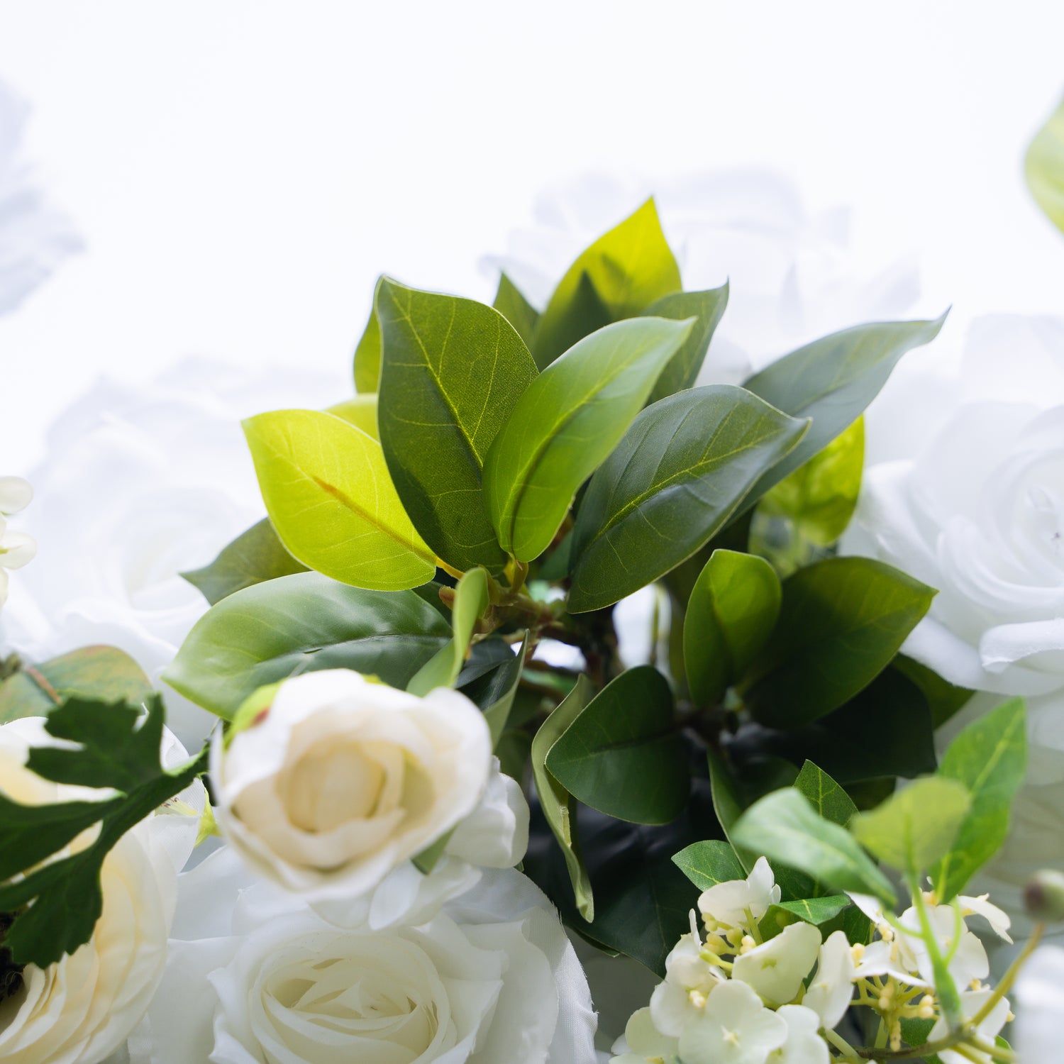 Olisa：5D Fabric Artificial rolling up curtain flower wall