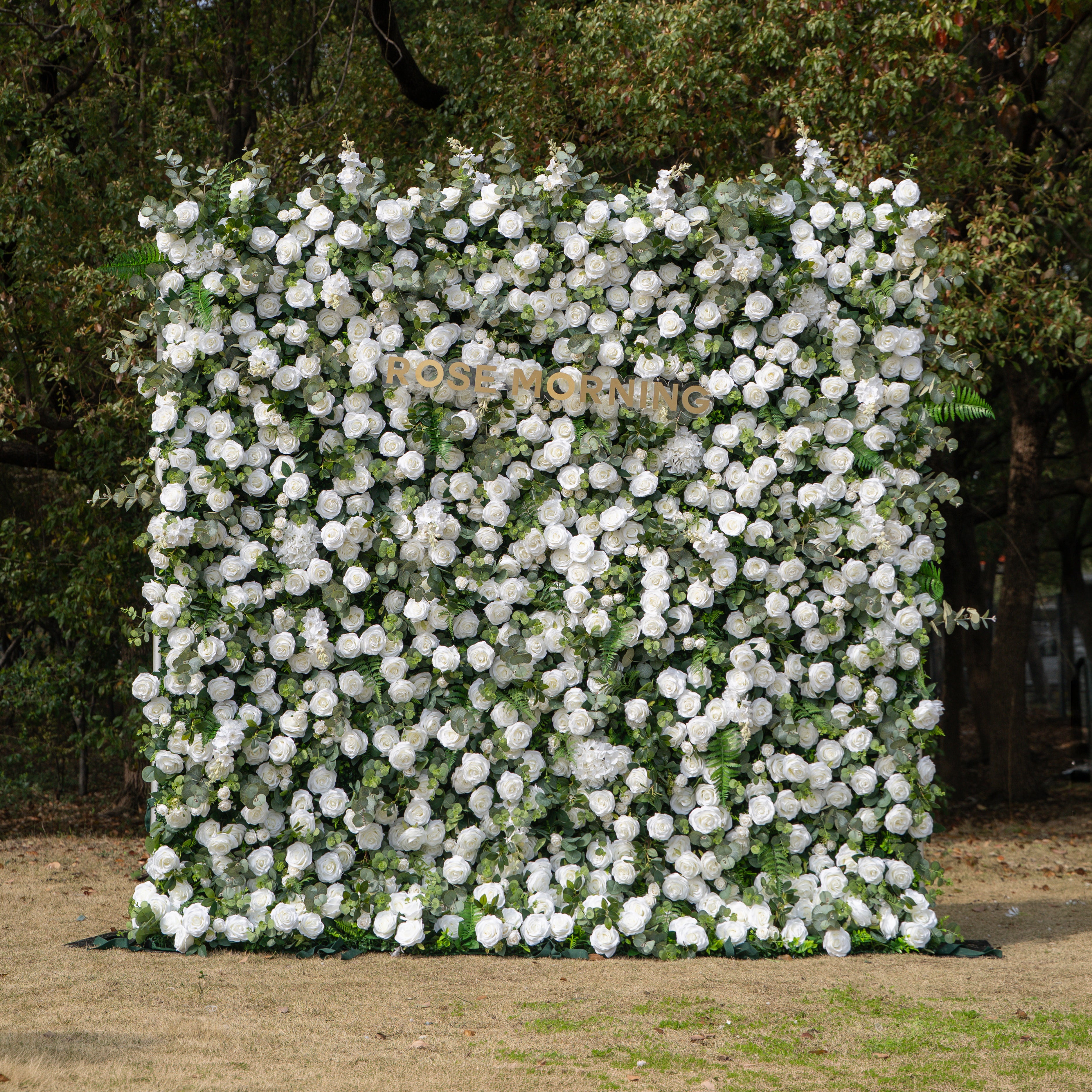 Orin: 5D Elegant White Silk Rose &amp; Greenery Wall Roll-Up Fabric Backdrop for Grand Garden Weddings &amp; Receptions