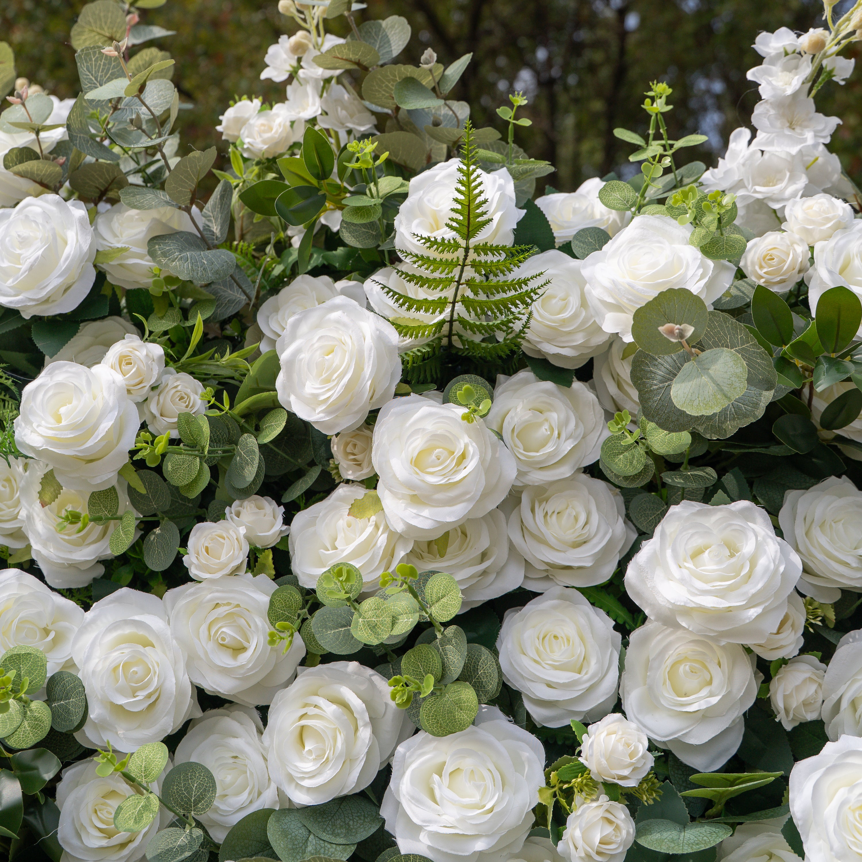Orin: 5D Elegant White Silk Rose &amp; Greenery Wall Roll-Up Fabric Backdrop for Grand Garden Weddings &amp; Receptions