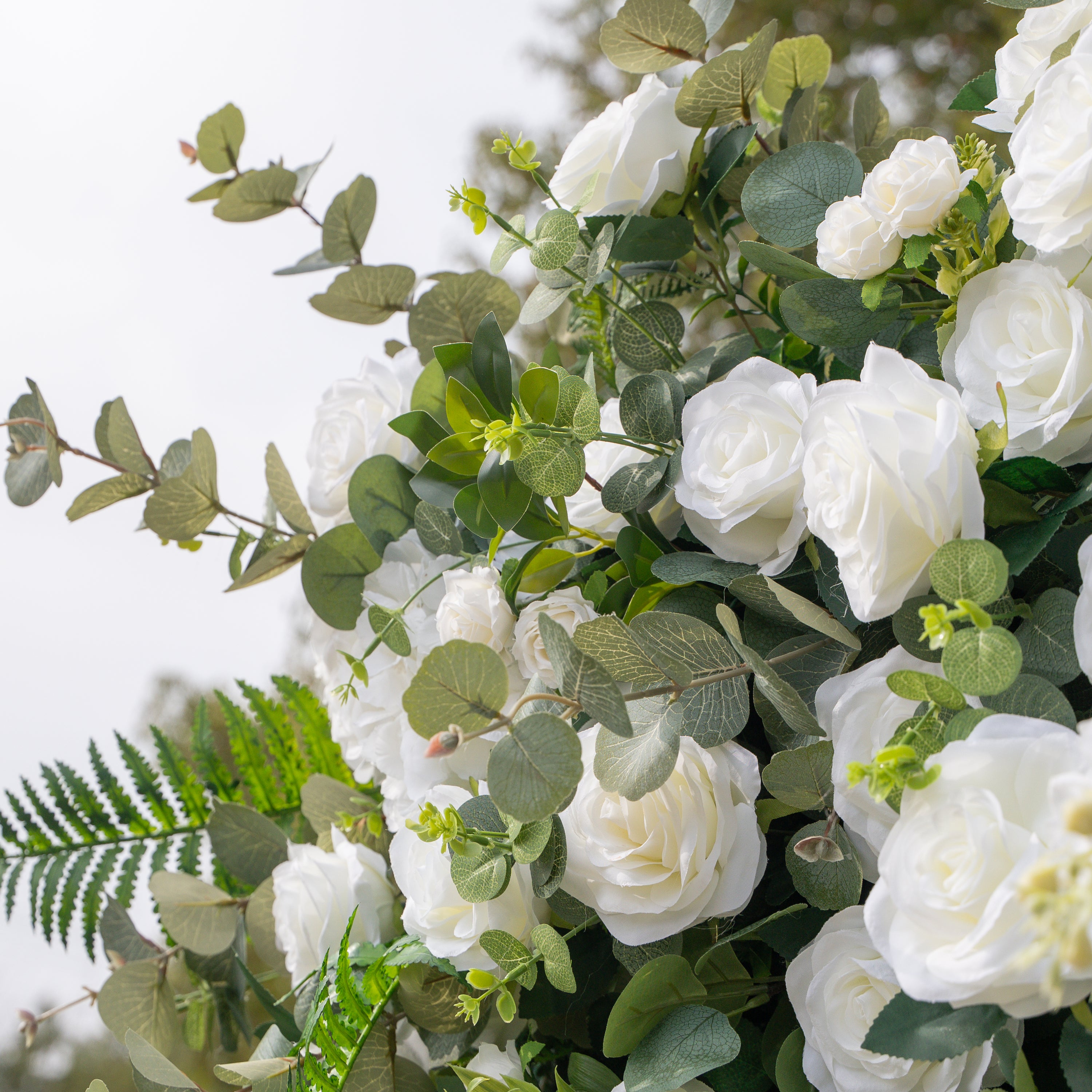 Orin: 5D Elegant White Silk Rose &amp; Greenery Wall Roll-Up Fabric Backdrop for Grand Garden Weddings &amp; Receptions