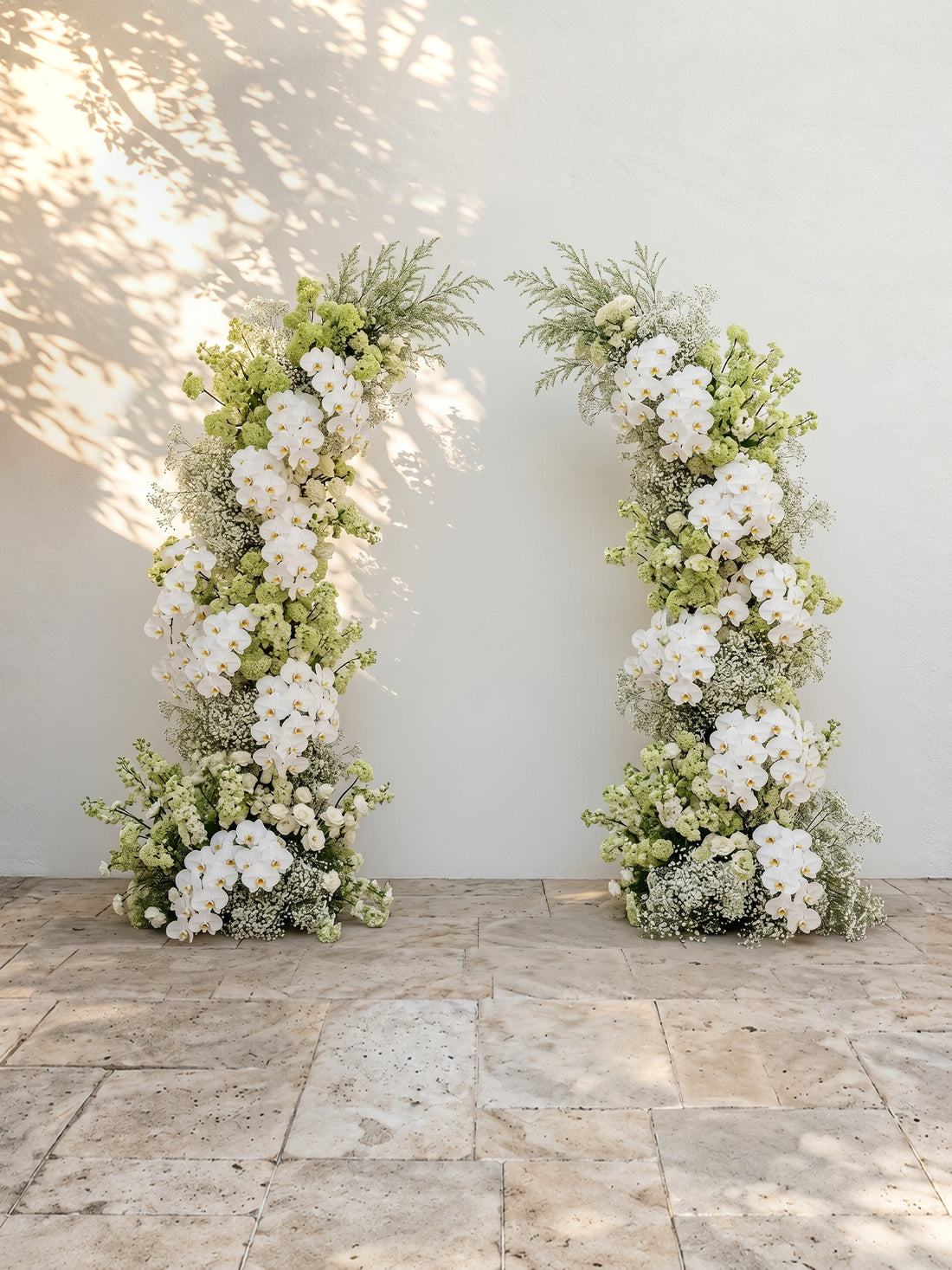 Maellyra:Ivory White Orchid &amp; Fresh Green Silk Floral Ground Horn Arch Arrangement with Soft Sorelia &amp; Cascading Lush Greenery for Romantic Minimalist Weddings &amp; Garden Event Decor Including Frame