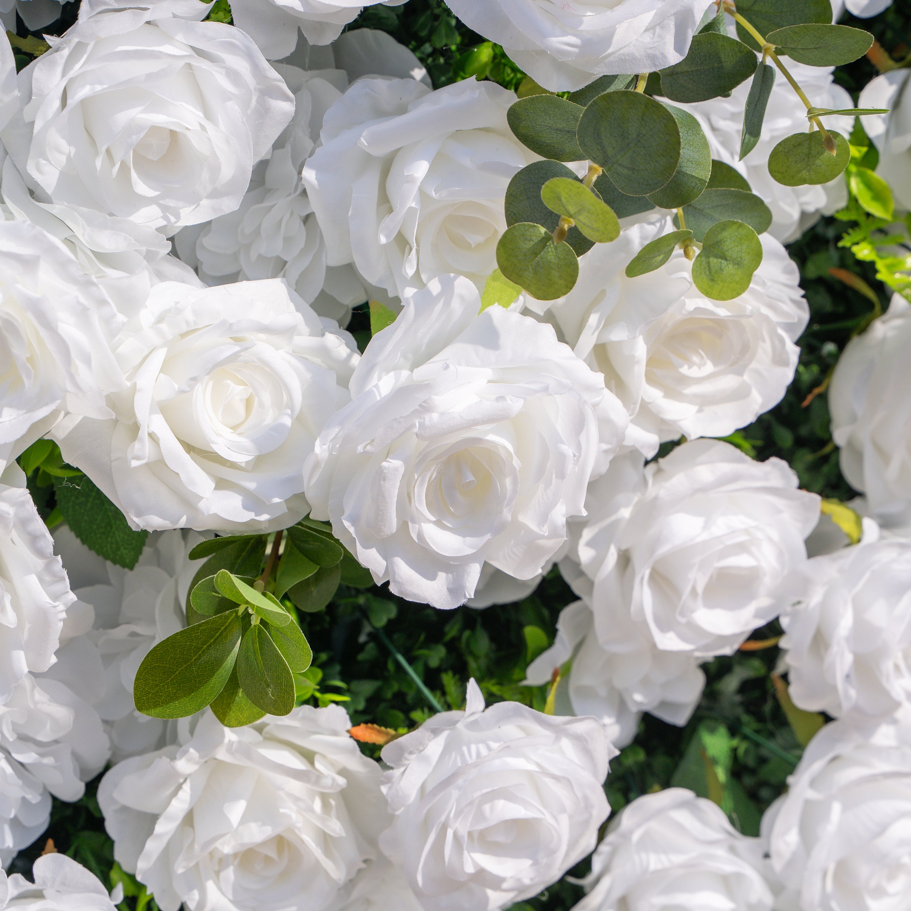 Seren: 3D Luxury White Rose &amp; Greenery Silk Floral Wall Roll-Up Fabric Backdrop for Elegant Ceremonies &amp; Garden Receptions
