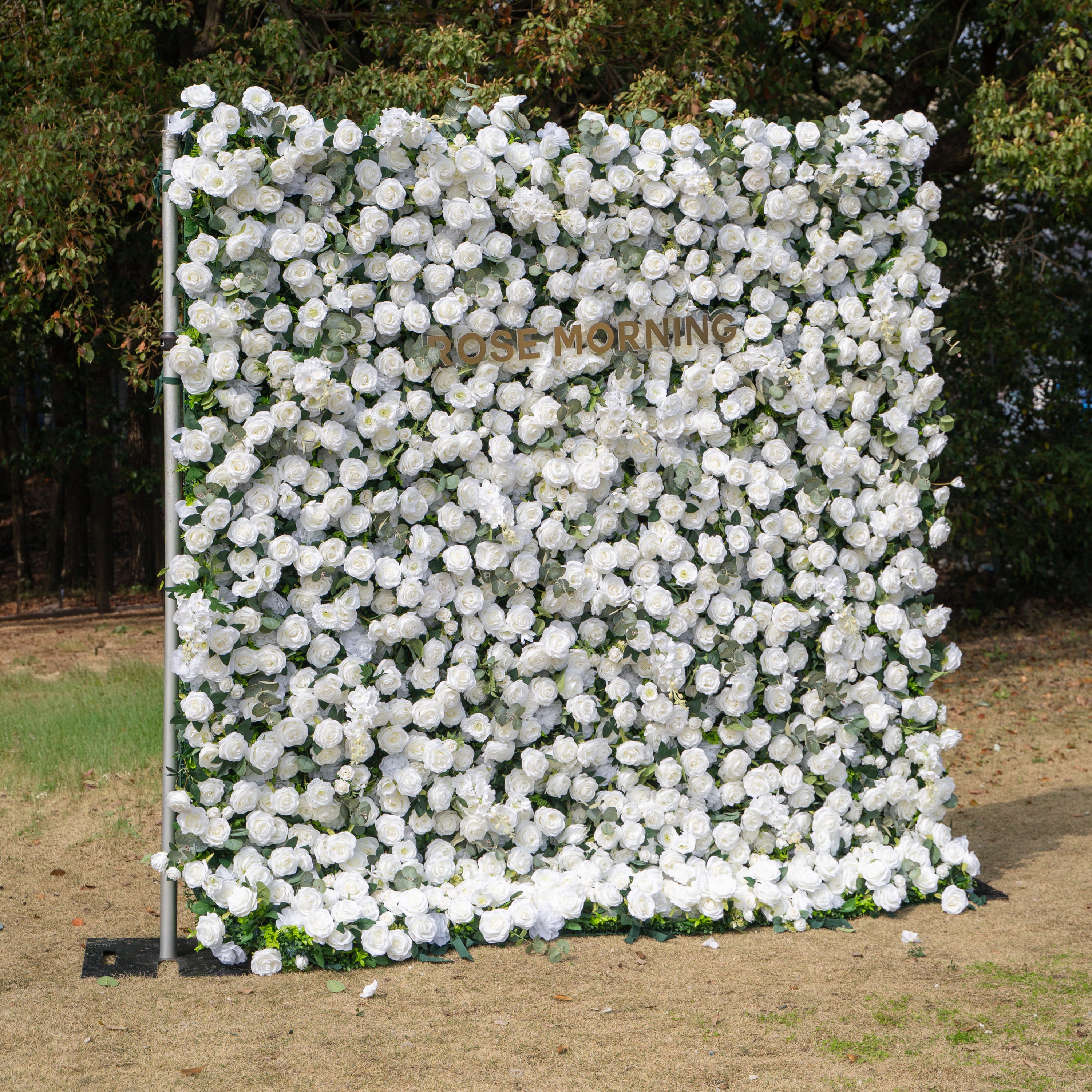 Sylas: 5D Luxury White Rose &amp; Forest Foliage Silk Floral Wall Roll-Up Fabric Backdrop for Elegant Garden Weddings &amp; Receptions