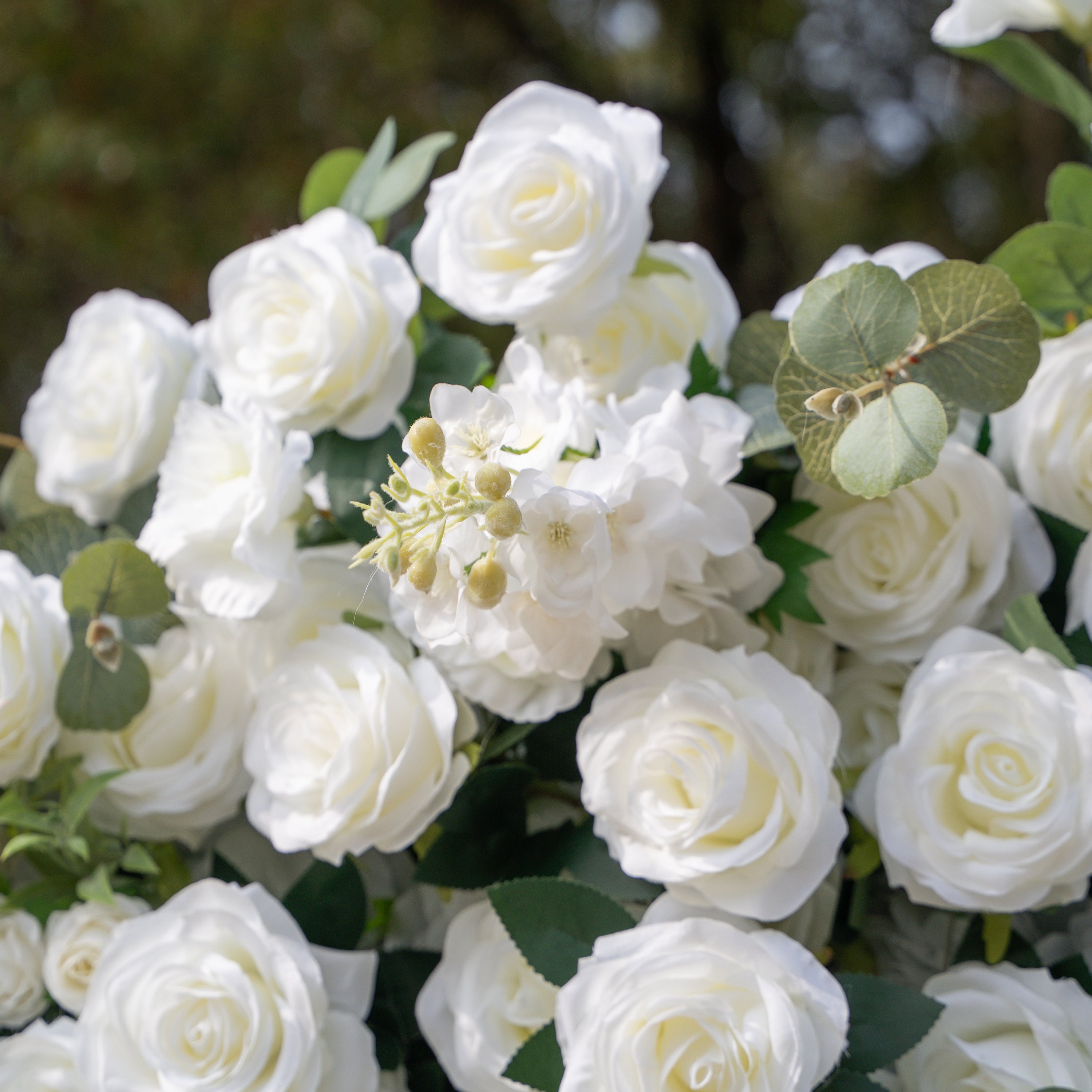 Sylas: 5D Luxury White Rose &amp; Forest Foliage Silk Floral Wall Roll-Up Fabric Backdrop for Elegant Garden Weddings &amp; Receptions