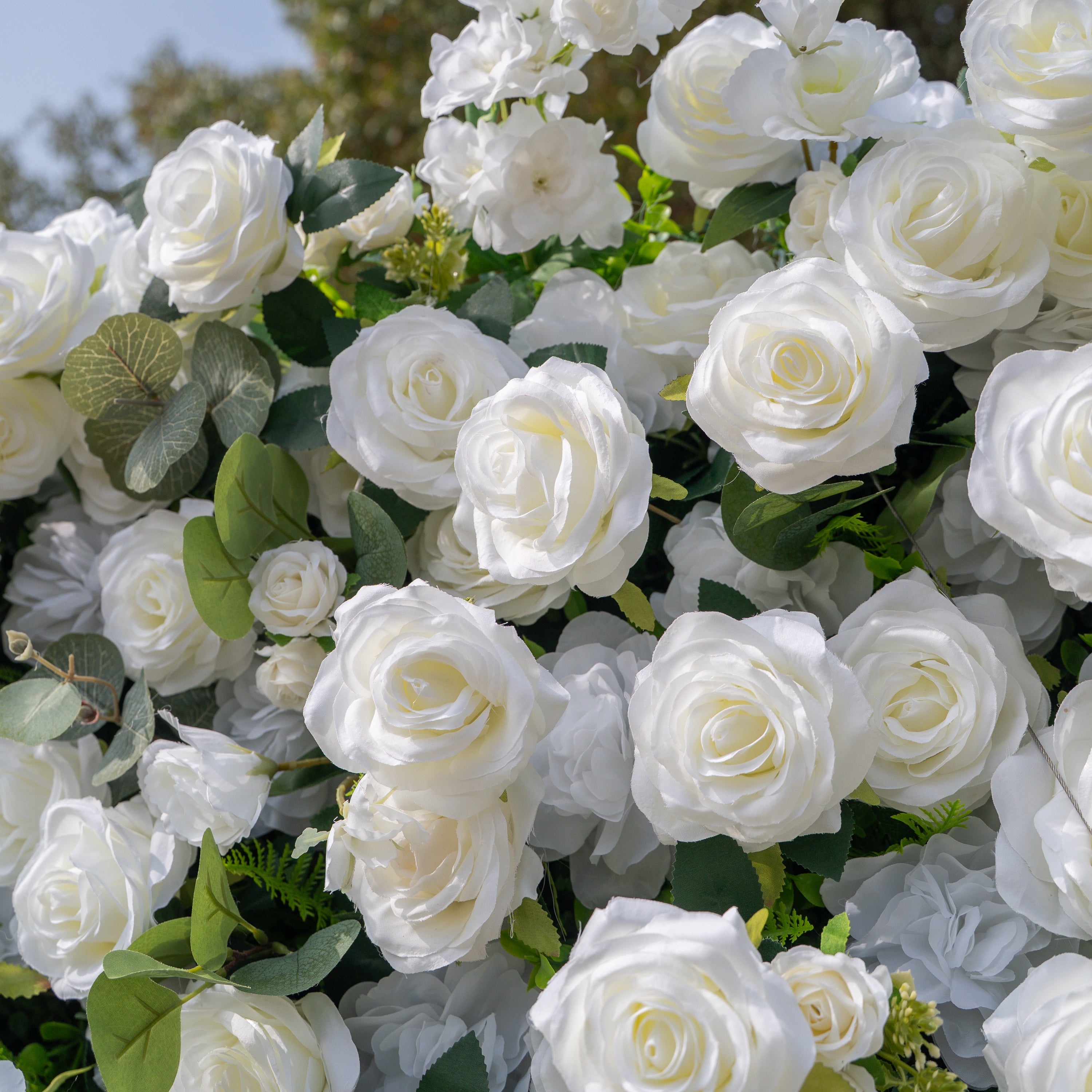 Sylas: 5D Luxury White Rose &amp; Forest Foliage Silk Floral Wall Roll-Up Fabric Backdrop for Elegant Garden Weddings &amp; Receptions