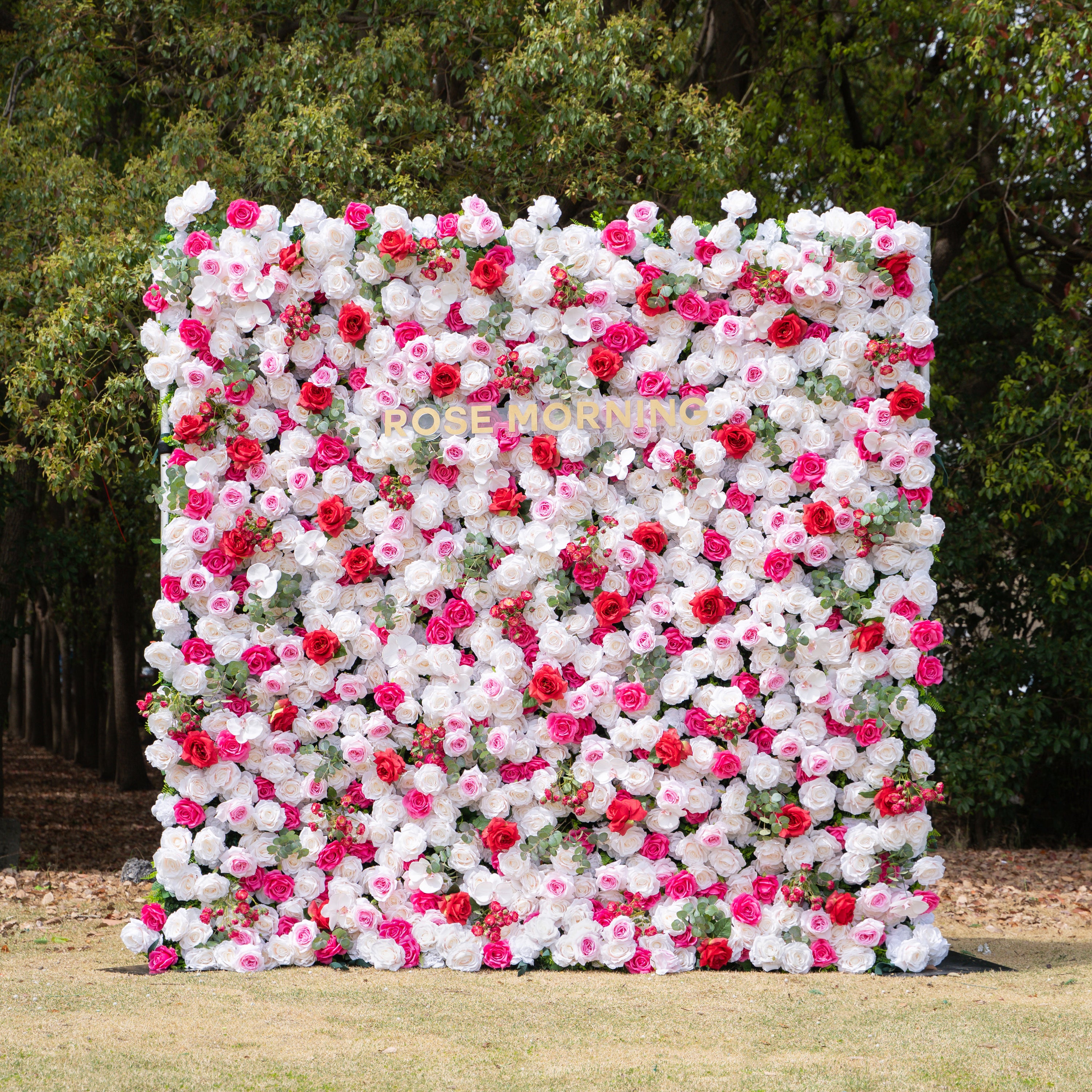 Tami ：5D Fabric Artificial rolling up curtain flower wall