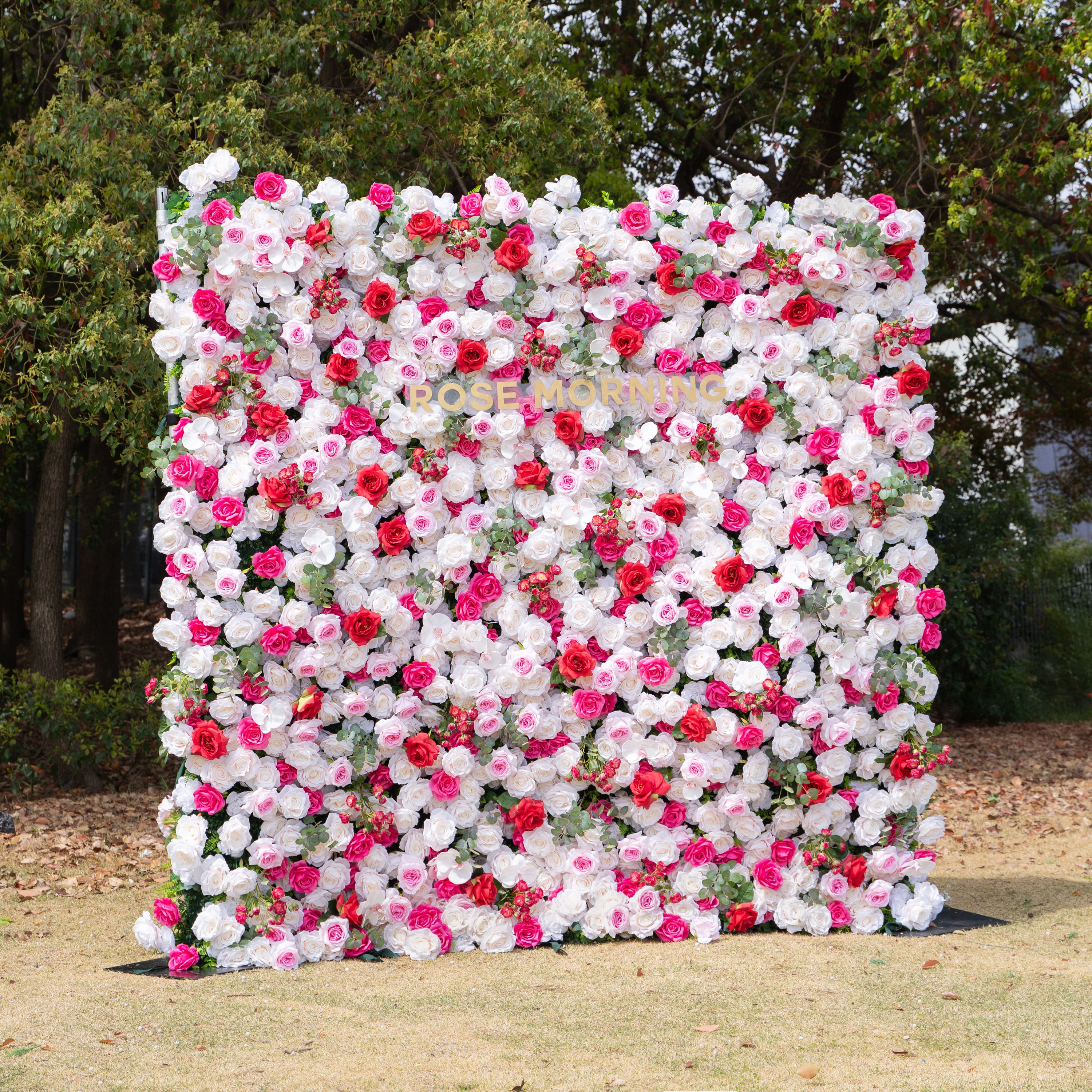 Tami ：5D Fabric Artificial rolling up curtain flower wall