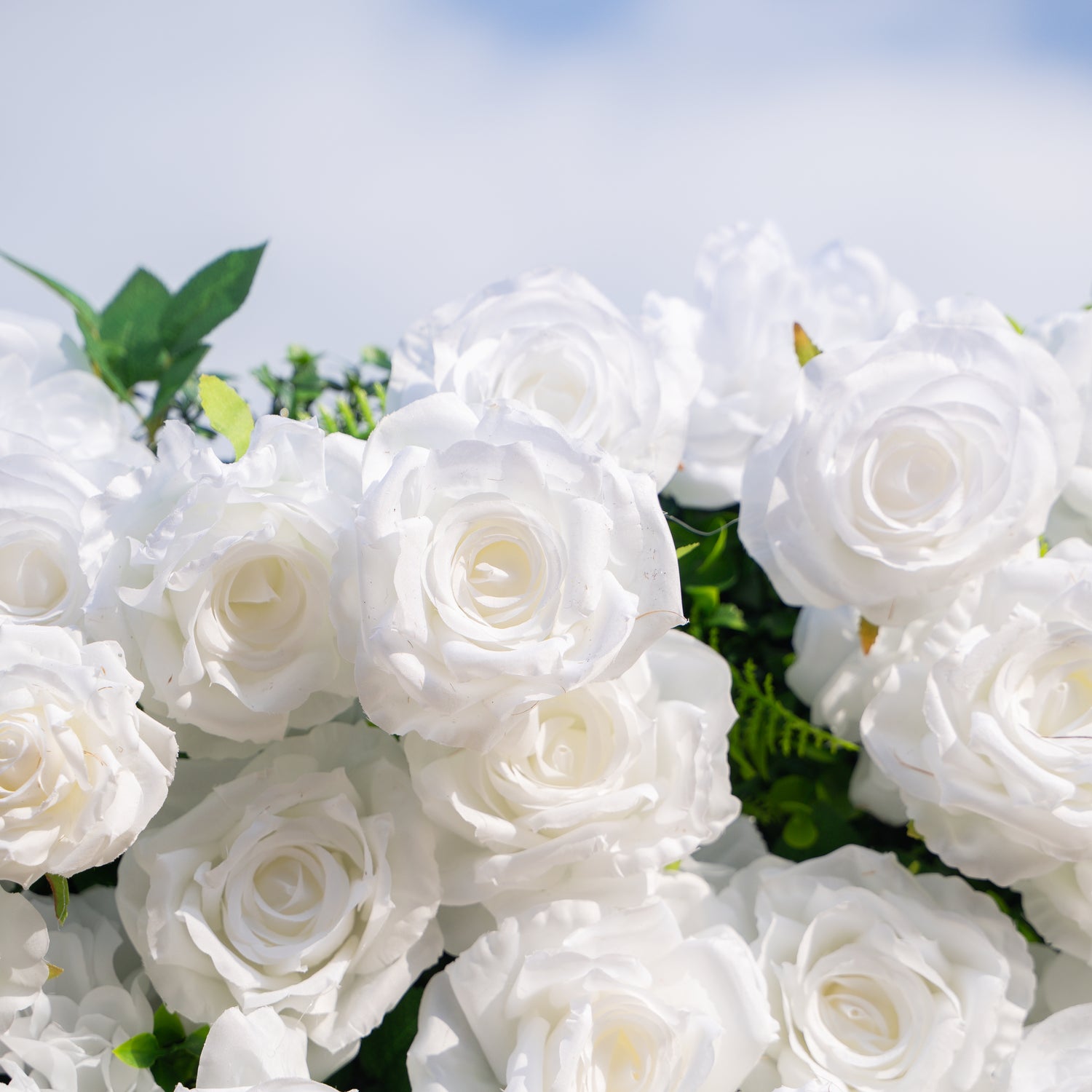 Zephira: 3D Elegant White Silk Rose Flower Wall Roll-Up Fabric Backdrop for Luxury Weddings &amp; Events