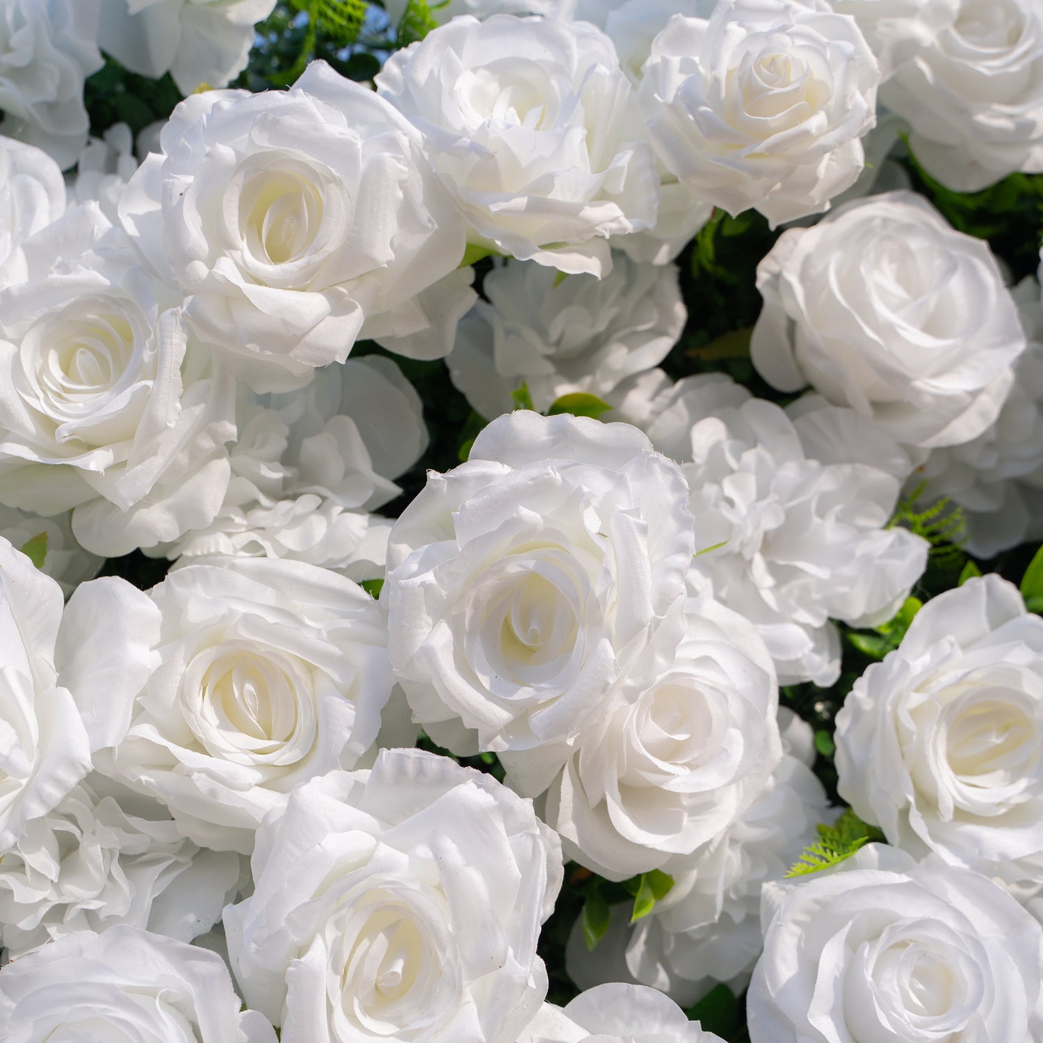 Zephira: 3D Elegant White Silk Rose Flower Wall Roll-Up Fabric Backdrop for Luxury Weddings &amp; Events