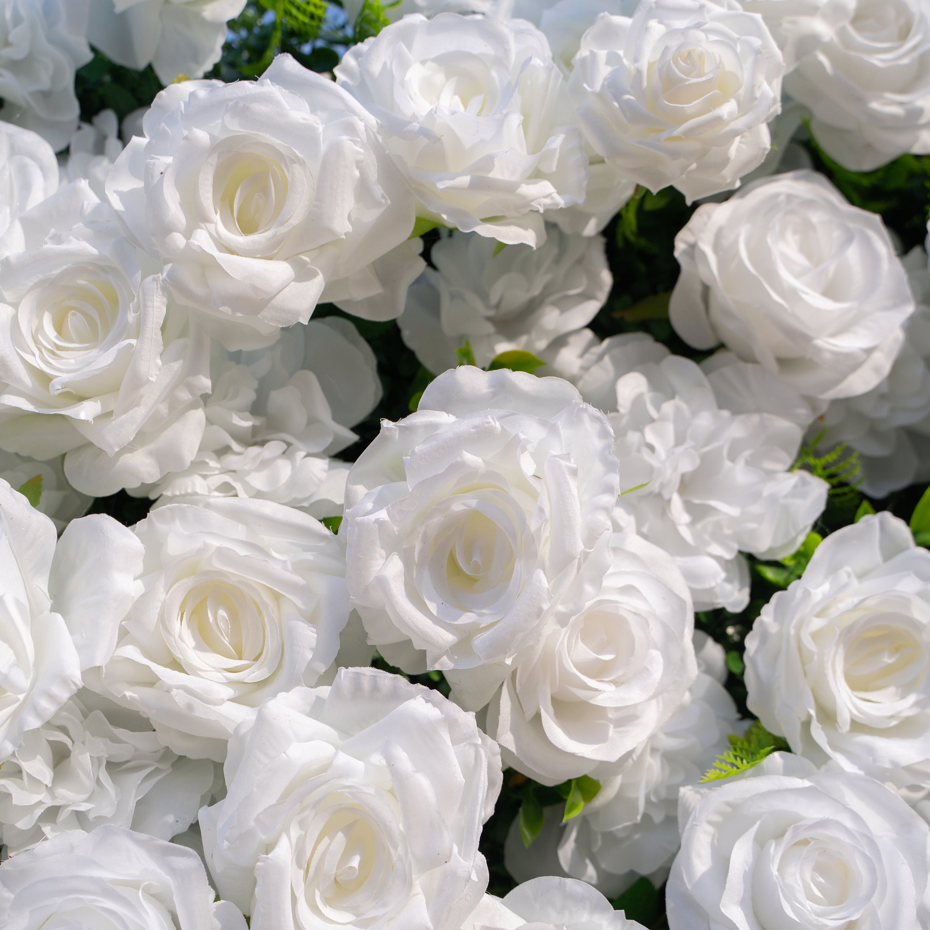 Zephira: 3D Elegant White Silk Rose Flower Wall Roll-Up Fabric Backdrop for Luxury Weddings &amp; Events