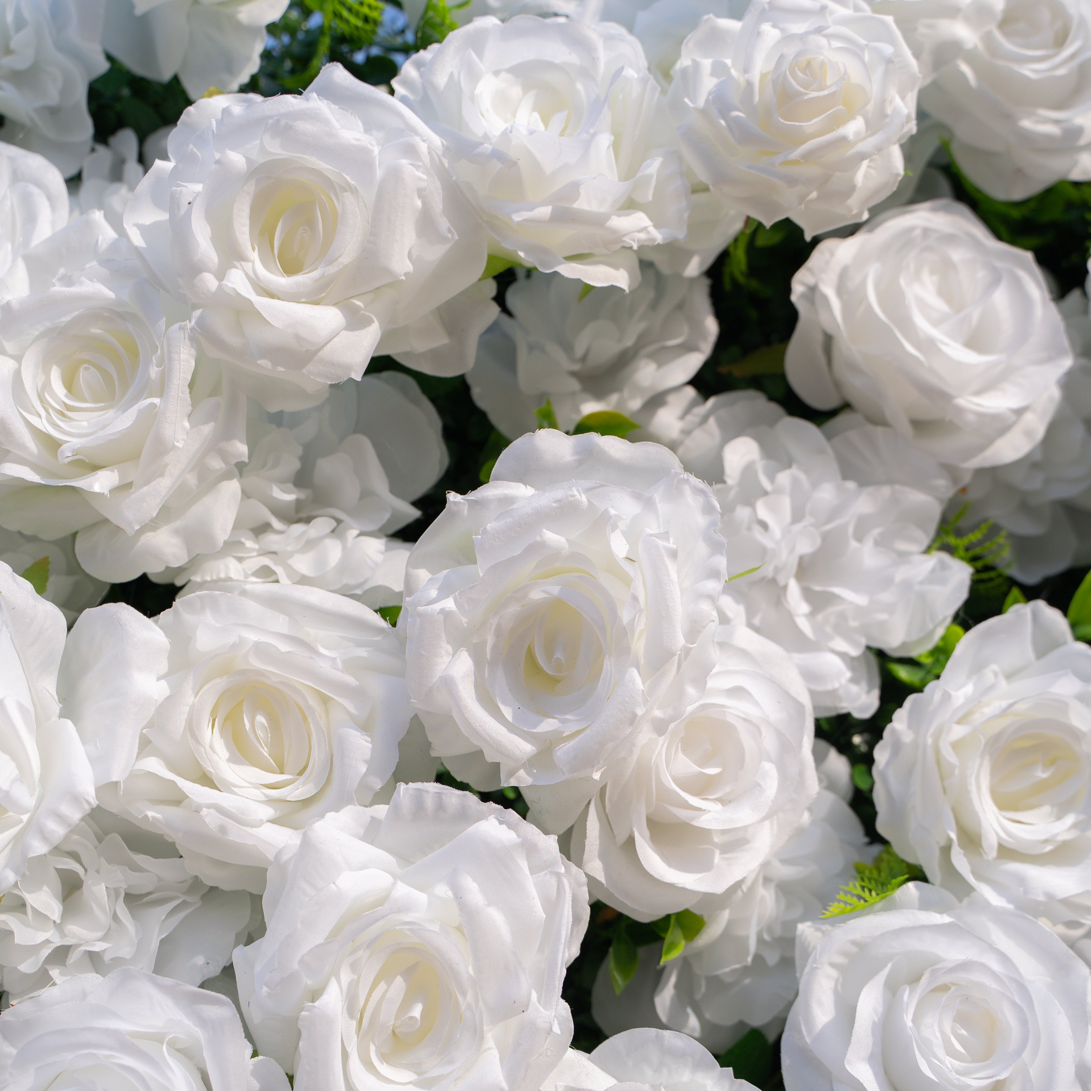 Zephira: 3D Elegant White Silk Rose Flower Wall Roll-Up Fabric Backdrop for Luxury Weddings &amp; Events