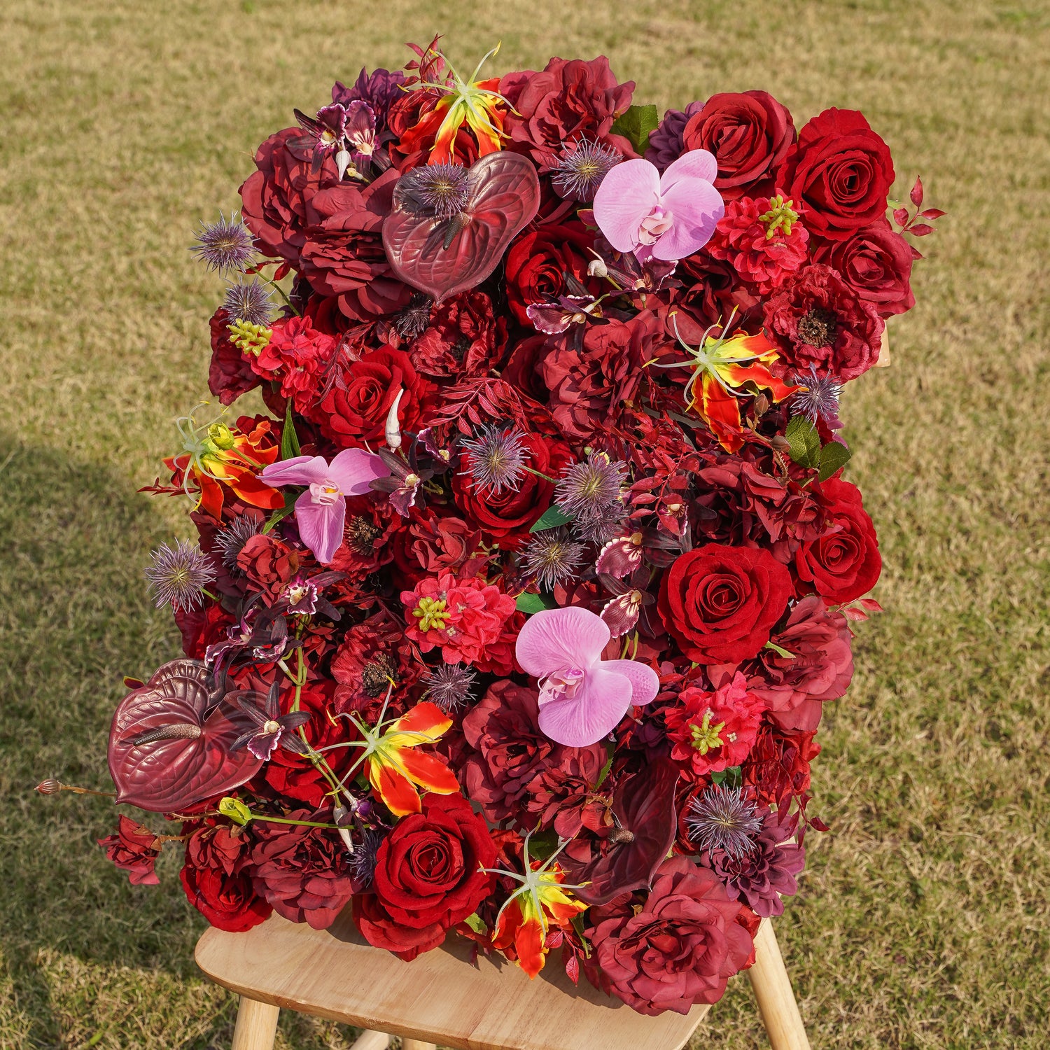 Rose Morning???The flower walls are made of artificial flowers in various colors, layered at different levels to create a lush, elegant and natural look. The exclusive zipper design and roll-up design make it easy to install and remove.??¨¤