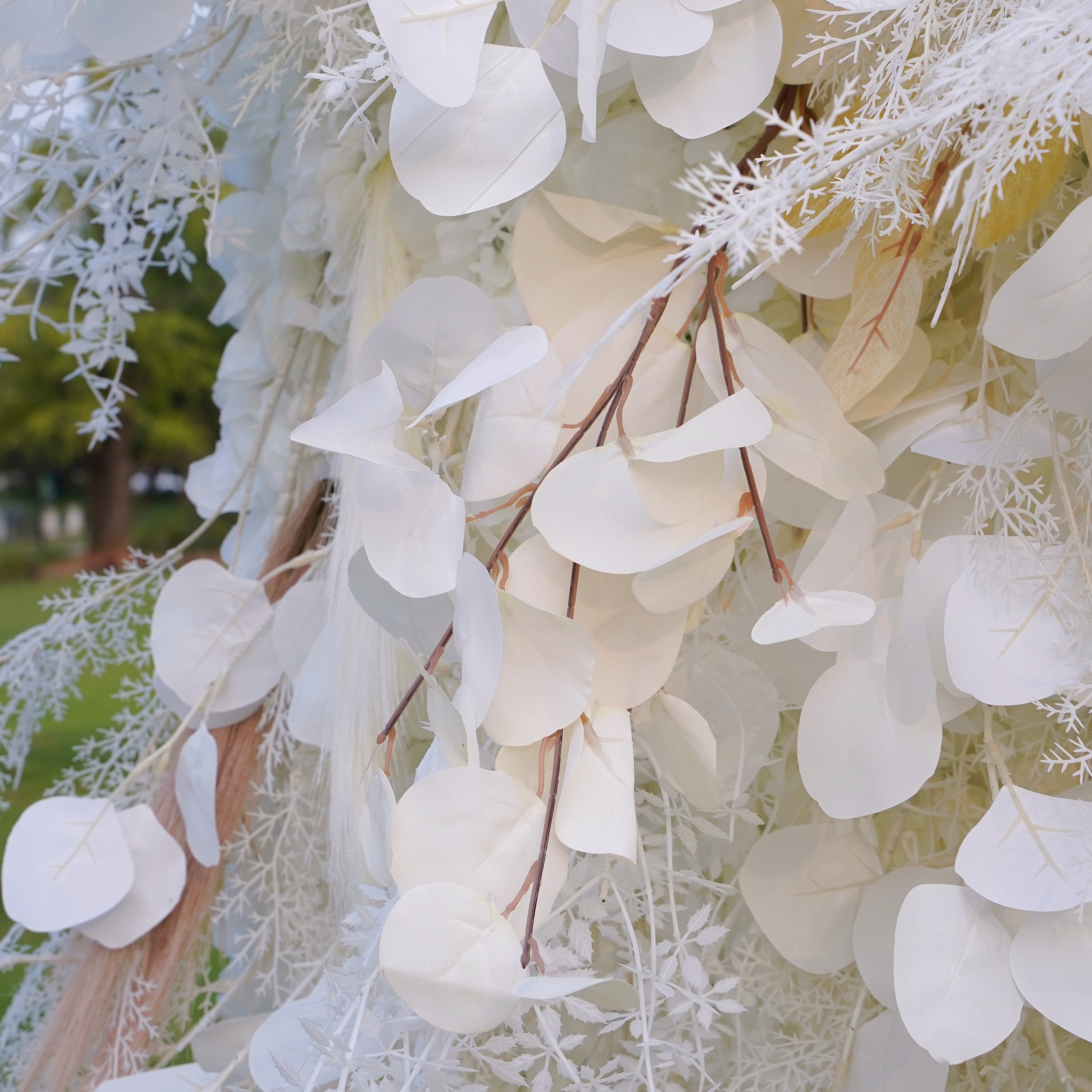 Rose Morning“The flower walls are made of artificial flowers in various colors, layered at different levels to create a lush, elegant and natural look. The exclusive zipper design and roll-up design make it easy to install and remove.”
